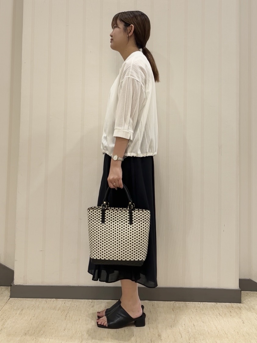 ちひさんの「INDIVI｜【接触冷感／洗える／SETUP可能】シアーシャンブレータックフレアスカート」を使ったコーディネート