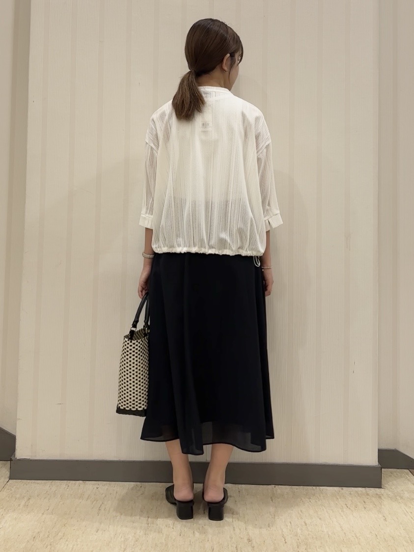 ちひさんの「INDIVI｜【接触冷感／洗える／SETUP可能】シアーシャンブレータックフレアスカート」を使ったコーディネート