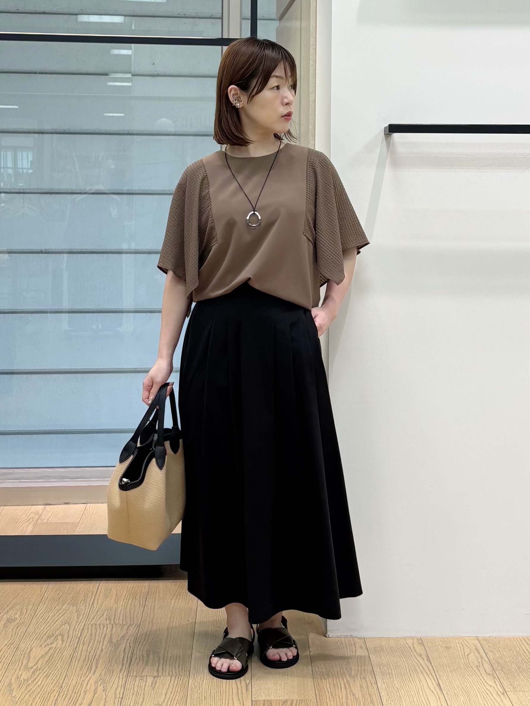 asamiさんの「INDIVI｜【洗える／シアーチェック柄】異素材コンビスリーブトップス」を使ったコーディネート