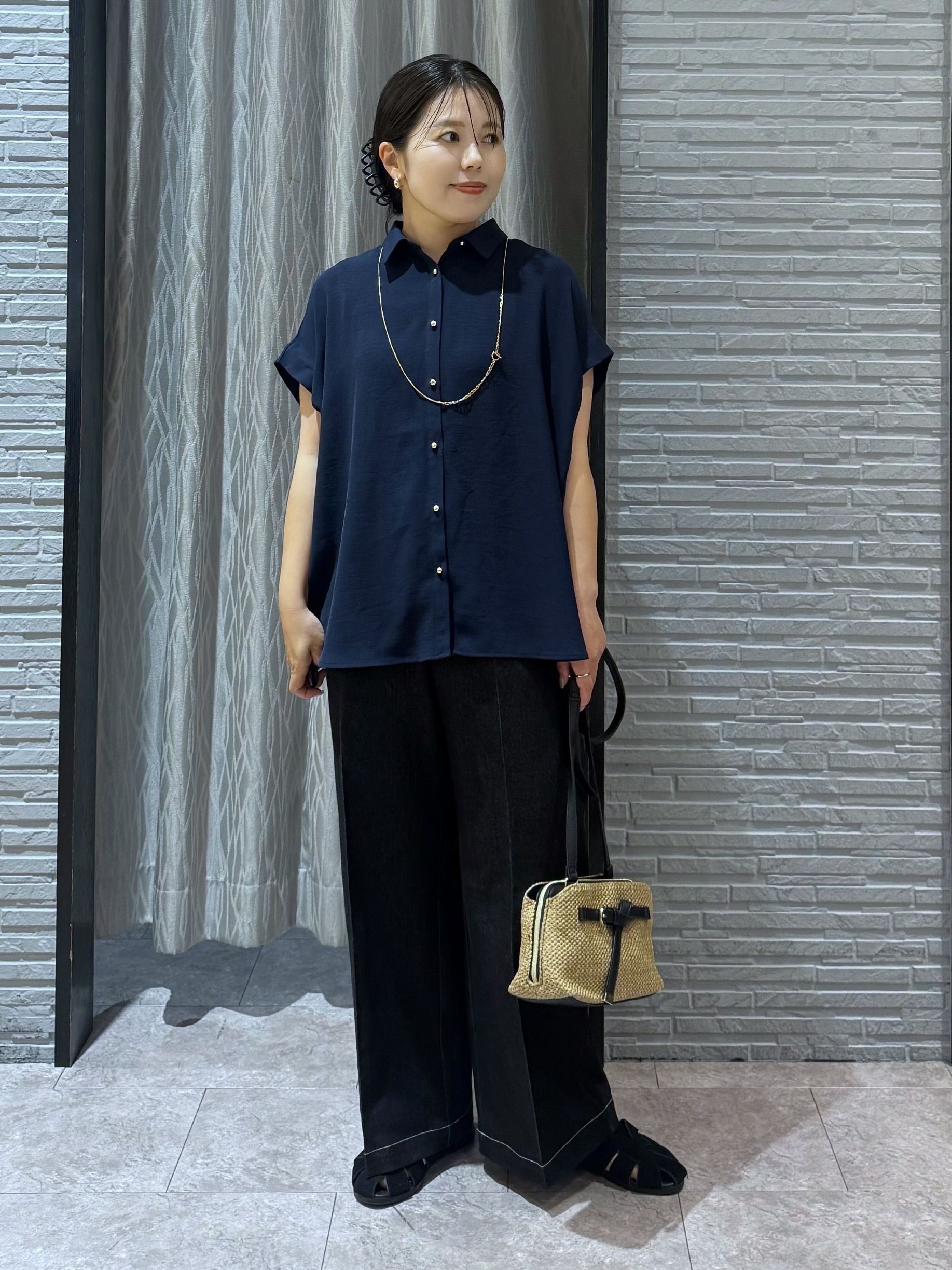 chさんの「THE SHOP TK｜【ひんやり/防しわ/UV/吸水速乾】襟付き フレンチスリーブシャツ」を使ったコーディネート
