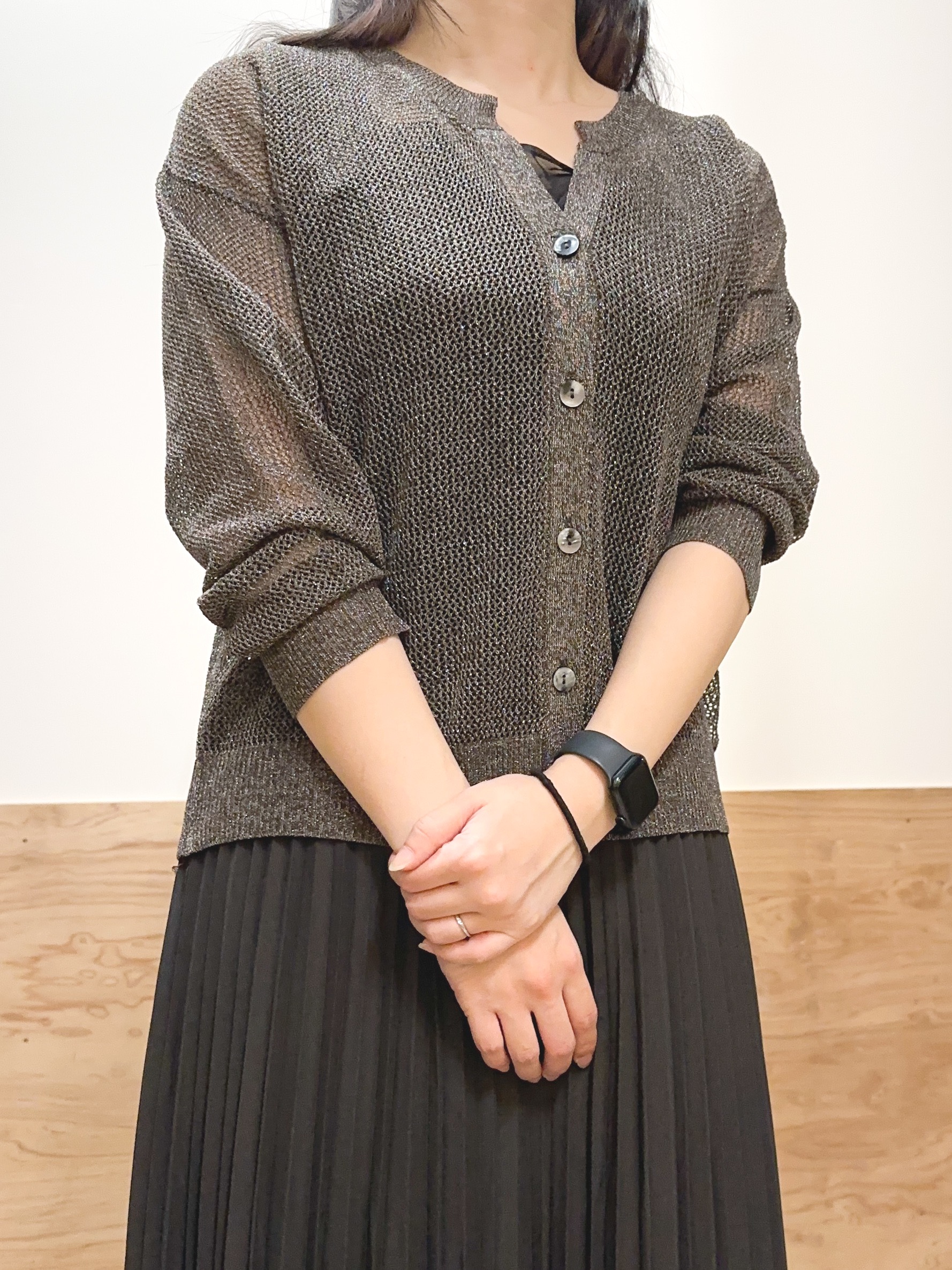 すーさんの「grove｜【貴島明日香さん着用】ラメメッシュキーネックカーディガン」を使ったコーディネート