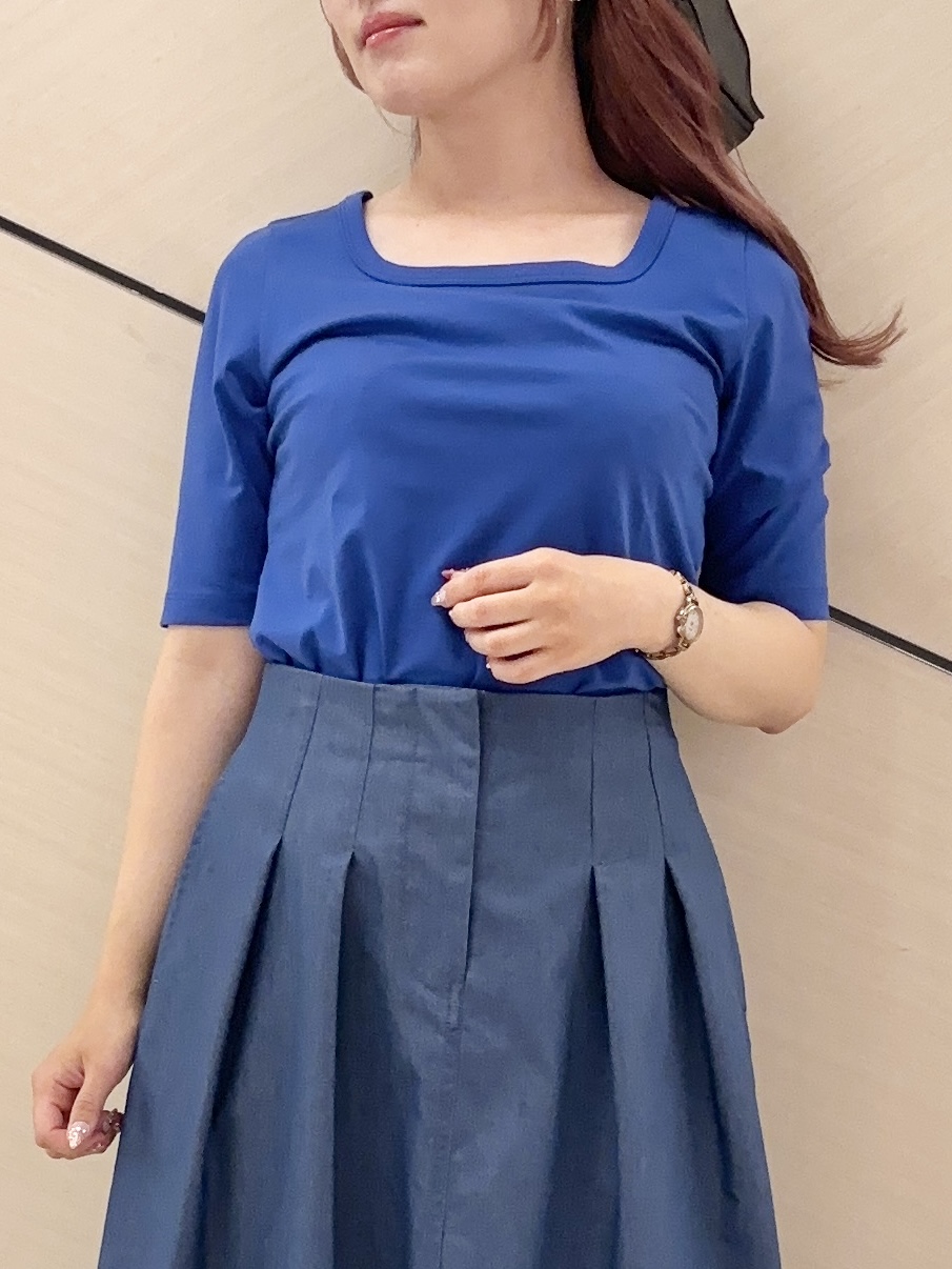Rinaさんの「DRESSTERIOR｜【接触冷感/吸水速乾】クールタッチ デニムライク タックスカート」を使ったコーディネート