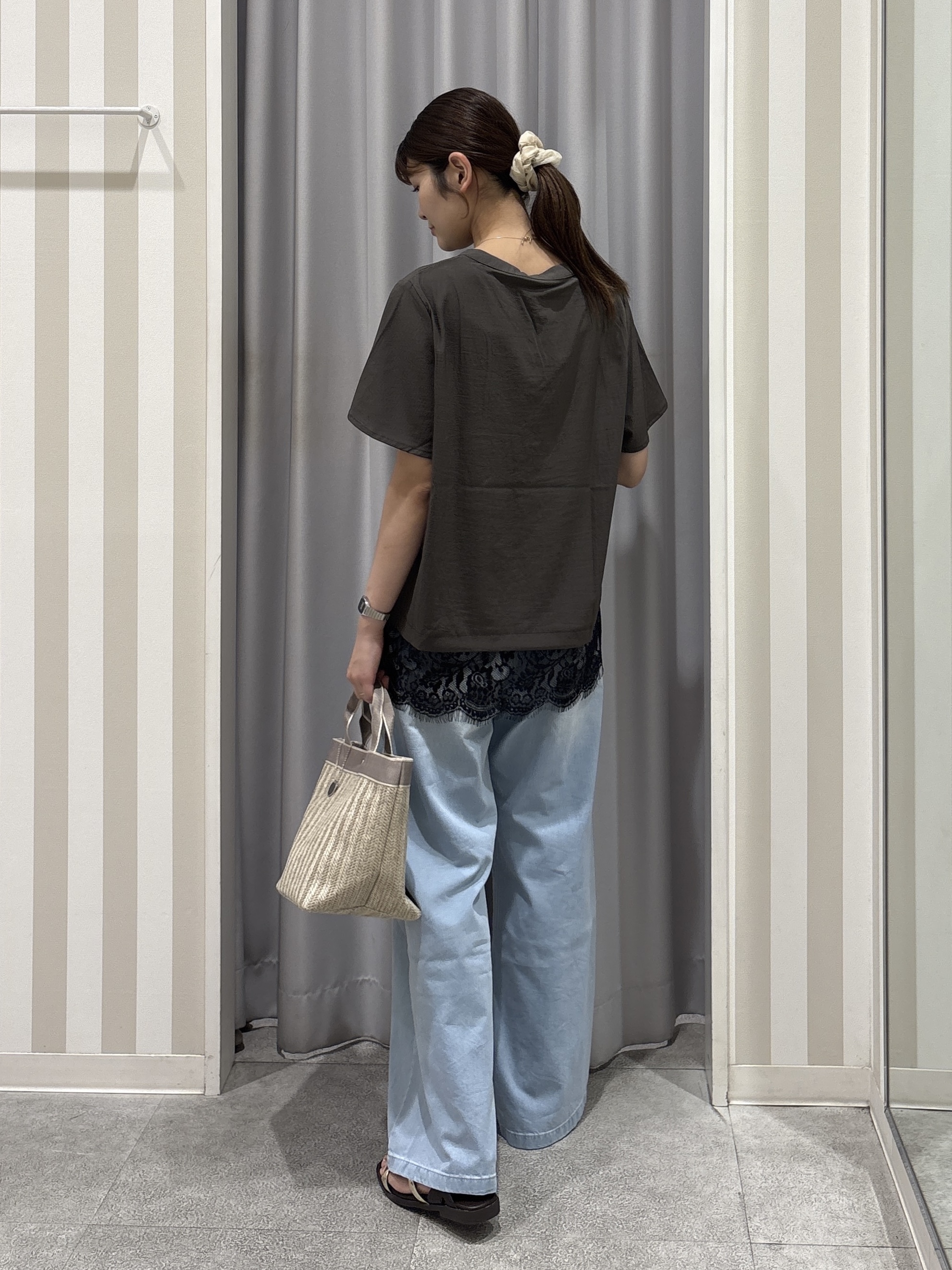 Rikaさんの「SHOO･LA･RUE｜【S-LL/洗濯機可】軽凛(かろりん)ひんやり スキッパー裾レースブラウス」を使ったコーディネート