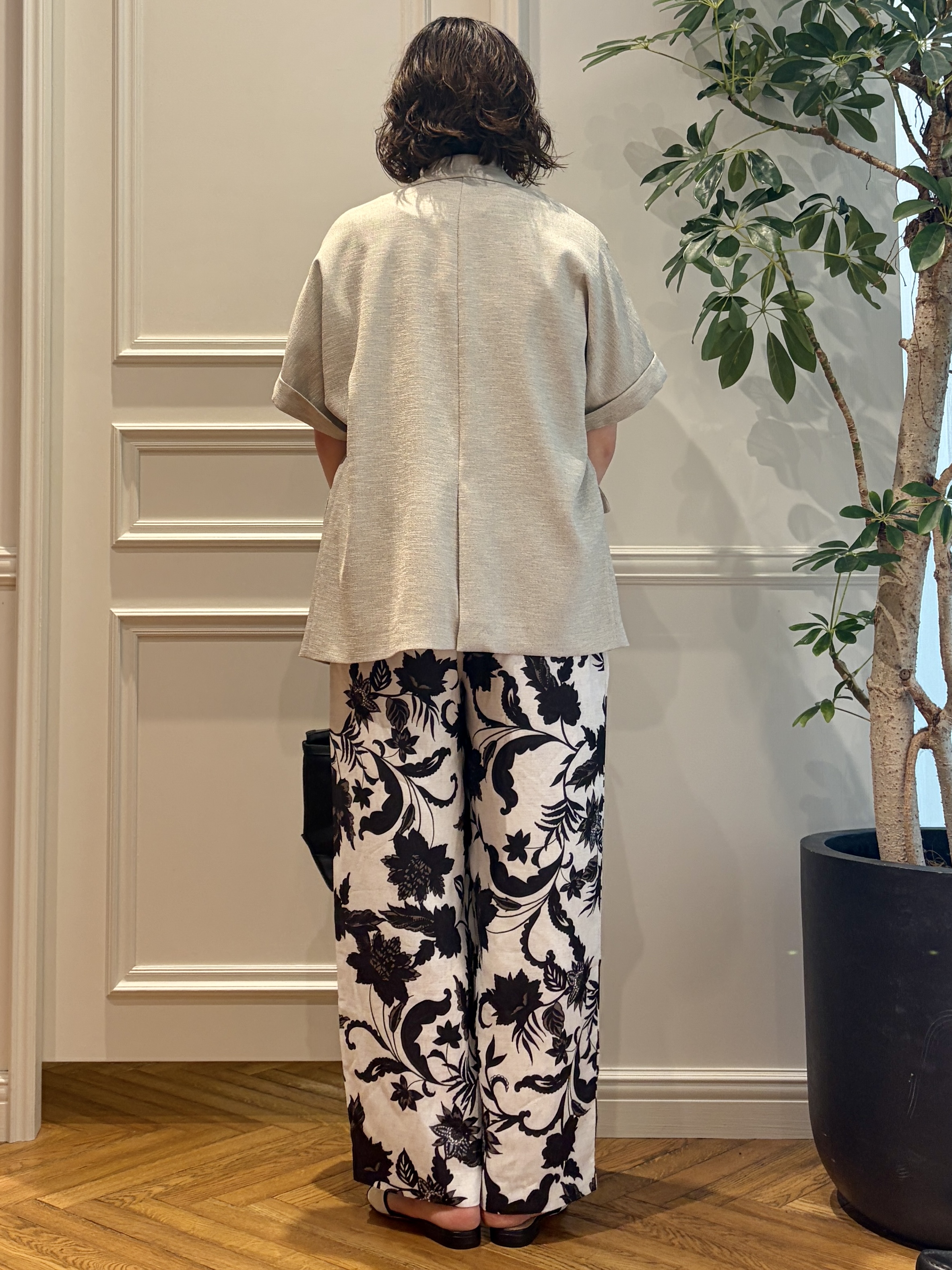 nakaoさんの「DRESSTERIOR｜【ウォッシャブル】ボタニカルプリント イージーワイドパンツ」を使ったコーディネート