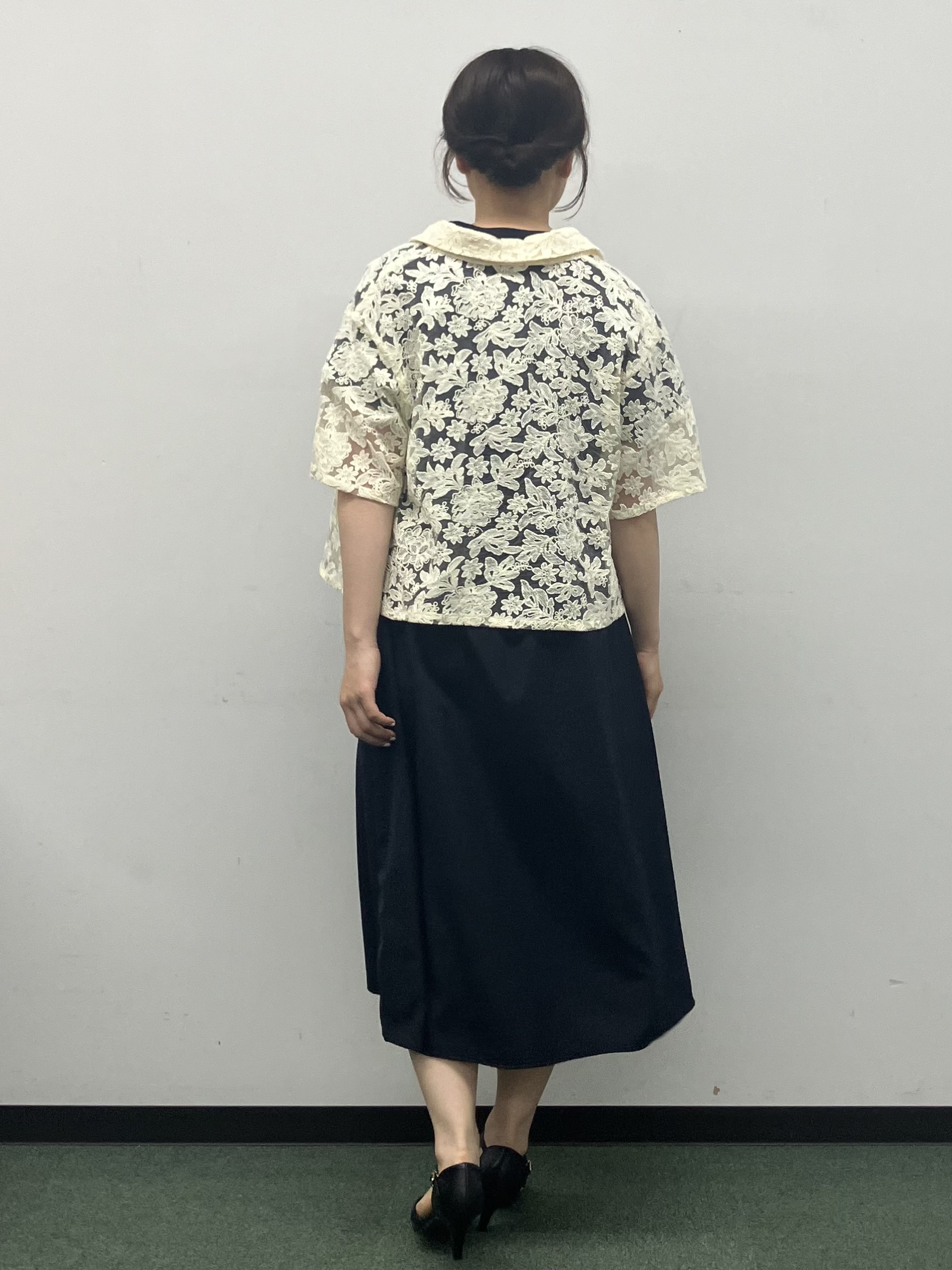 MAYUKIさんの「index｜フラワー刺繍シアーシャツ【洗濯機OK／イージーアイロン】」を使ったコーディネート