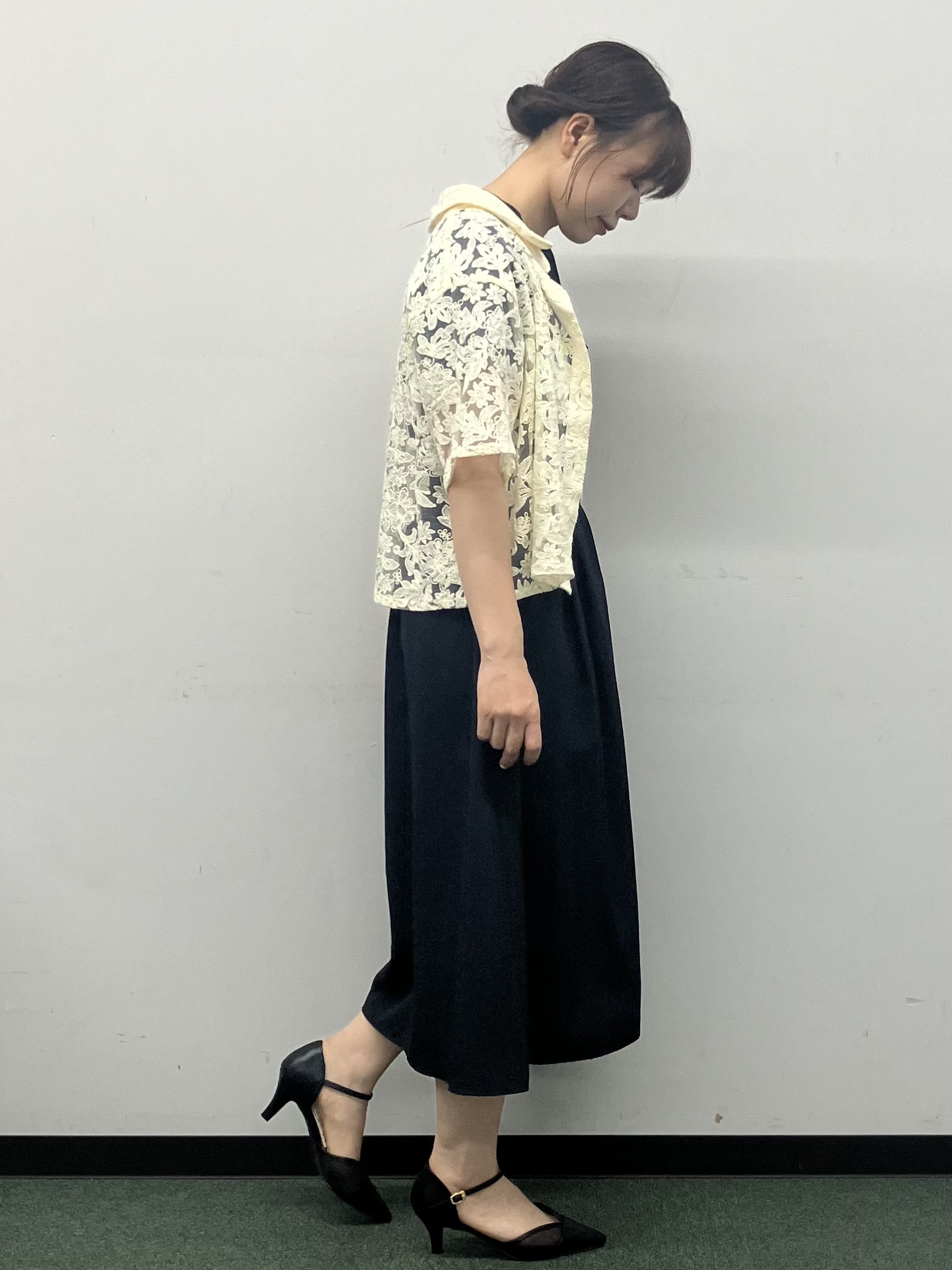 MAYUKIさんの「index｜フラワー刺繍シアーシャツ【洗濯機OK／イージーアイロン】」を使ったコーディネート