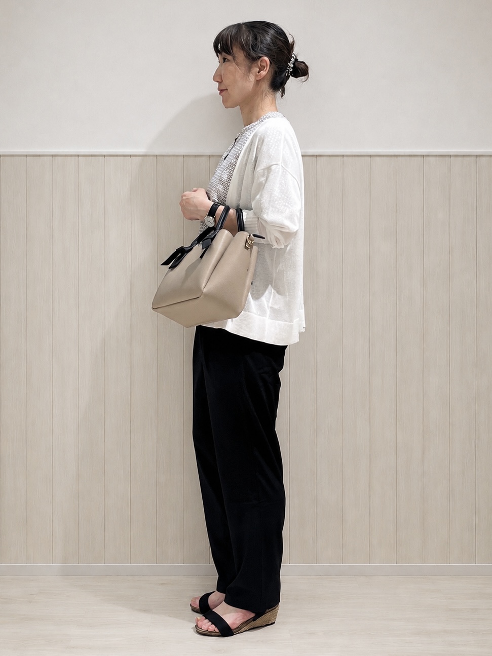 まつみさんの「SHOO･LA･RUE｜【ひんやり/洗濯機可/S-LL】オンにもオフにも マルチに使えるボタンレスカーディガン」を使ったコーディネート