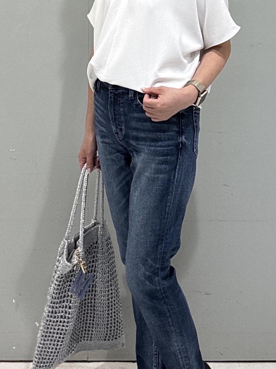 makiさんの「UNTITLED｜【UV/接触冷感/セットアップ可】リラクシーキーVネックブラウス」を使ったコーディネート