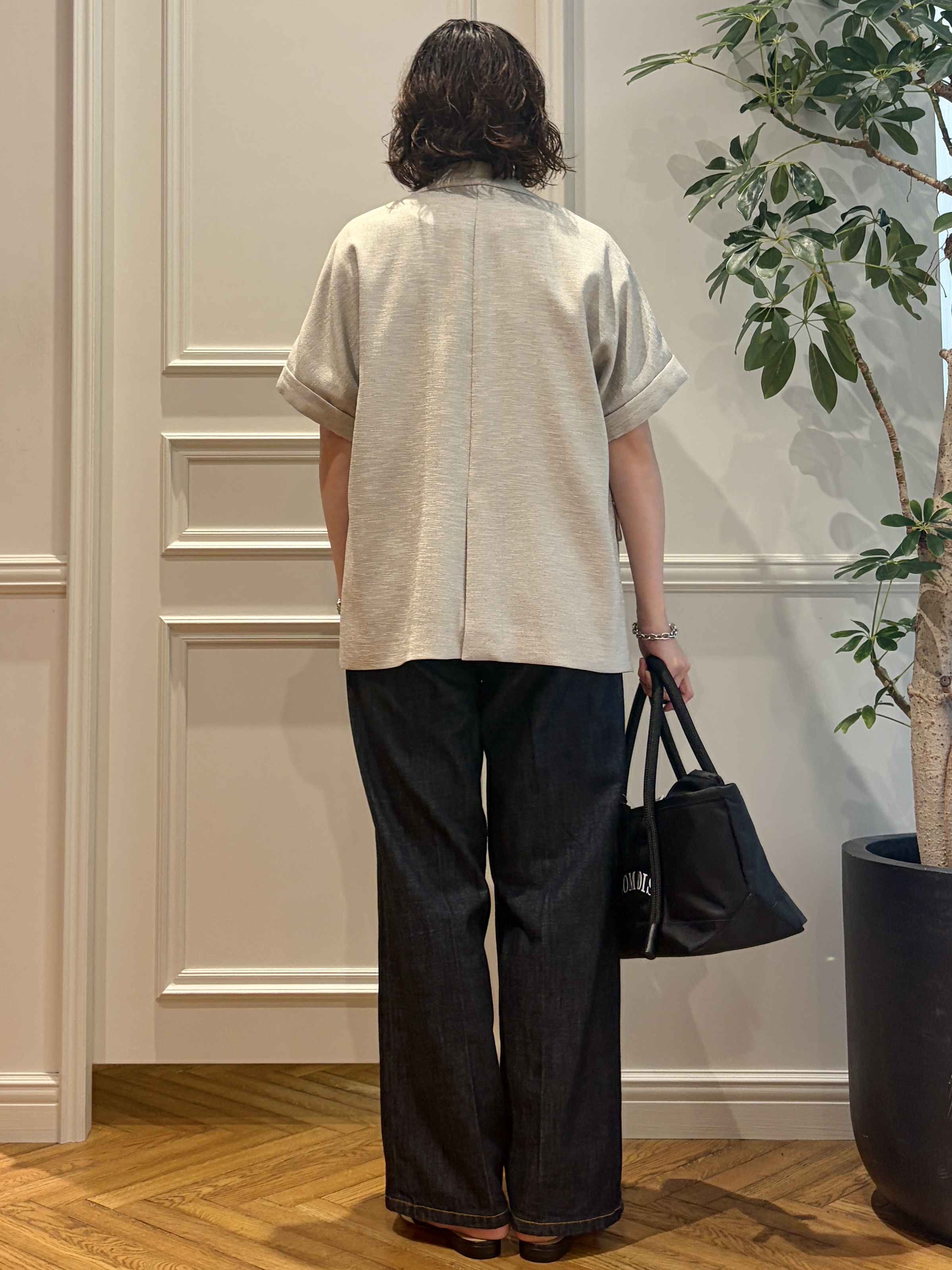 nakaoさんの「DRESSTERIOR｜【接触冷感／抗菌防臭／消臭】アイスクリアコットン Bonsoir ロゴTシャツ」を使ったコーディネート