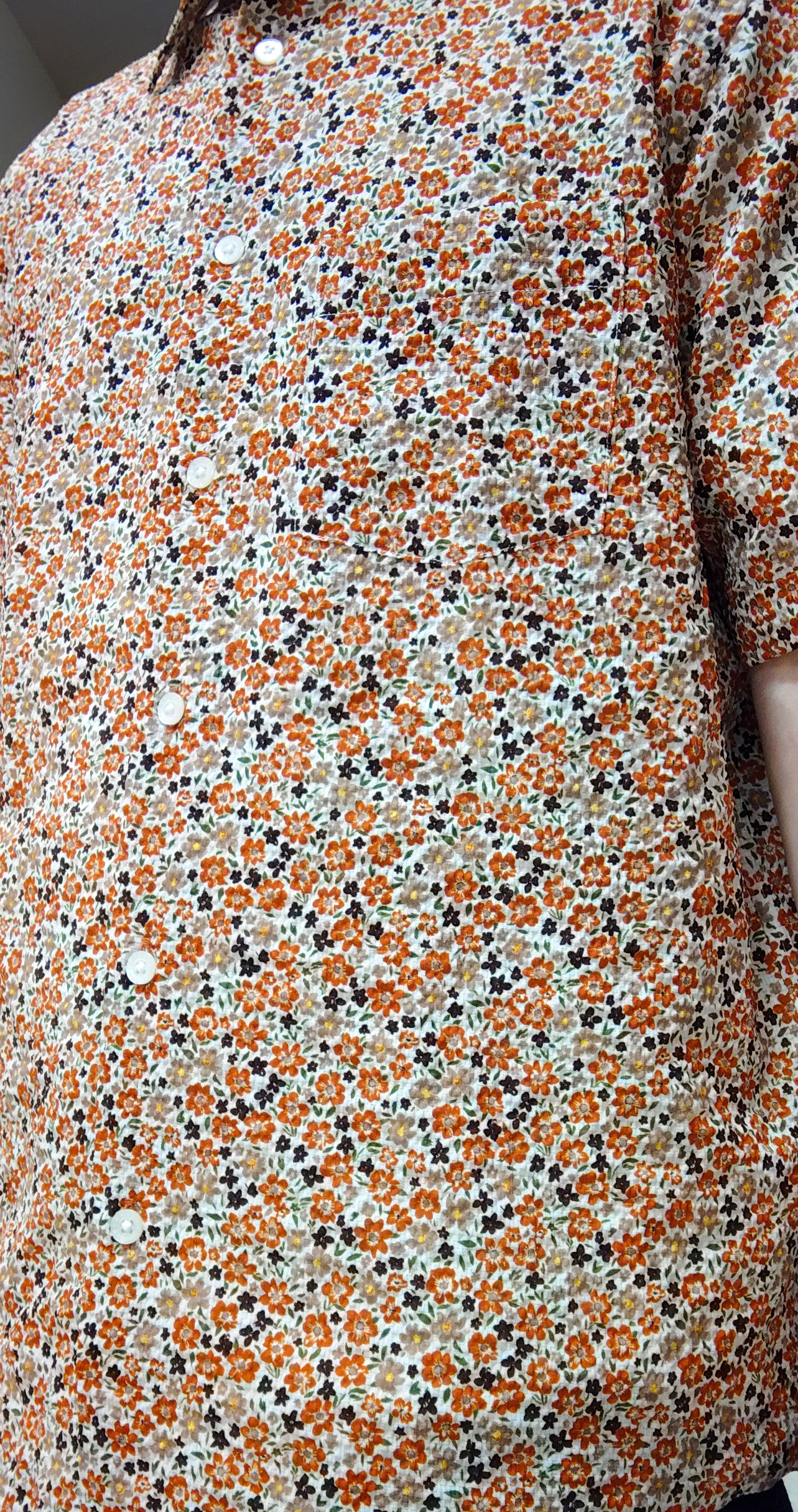 shiominさんの「TAKEO KIKUCHI｜リップル小花シャツ」を使ったコーディネート