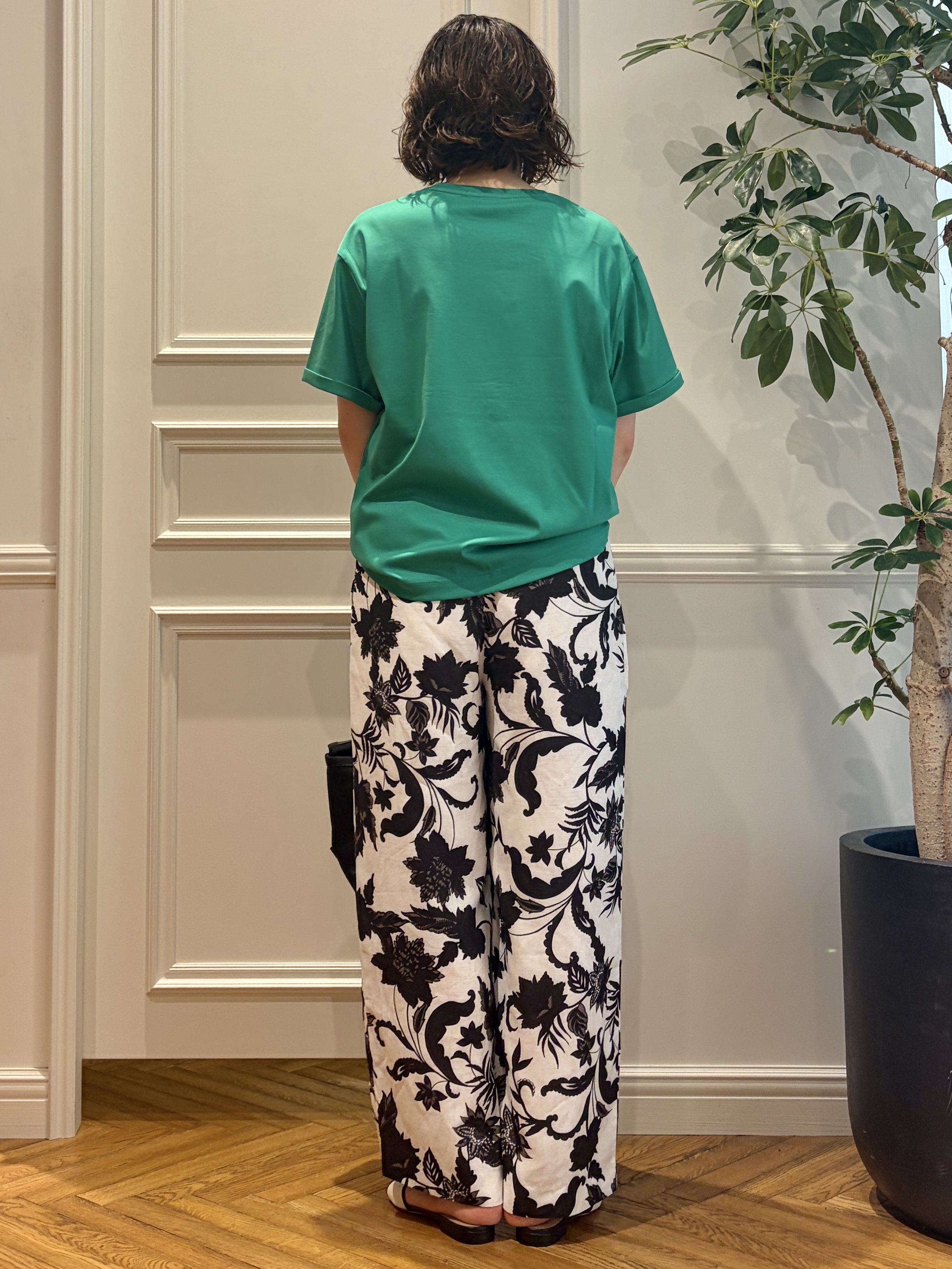 nakaoさんの「DRESSTERIOR｜【ウォッシャブル】ボタニカルプリント イージーワイドパンツ」を使ったコーディネート