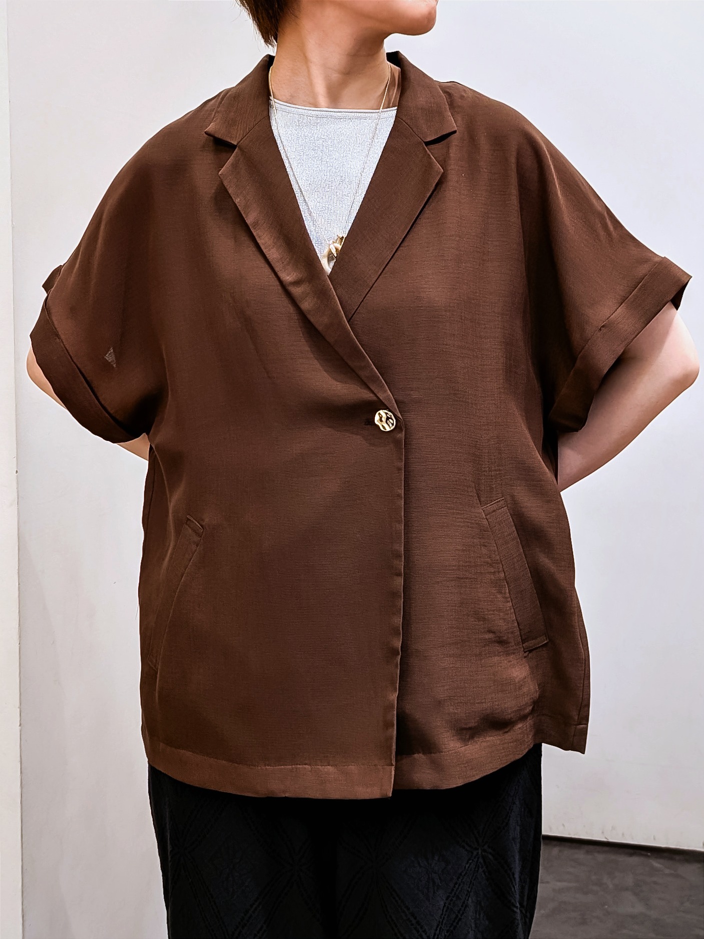 やまちゃんさんの「grove｜【洗濯機OK・ひんやり/SETUP可】シワになりにくいハーフスリーブジャケット」を使ったコーディネート