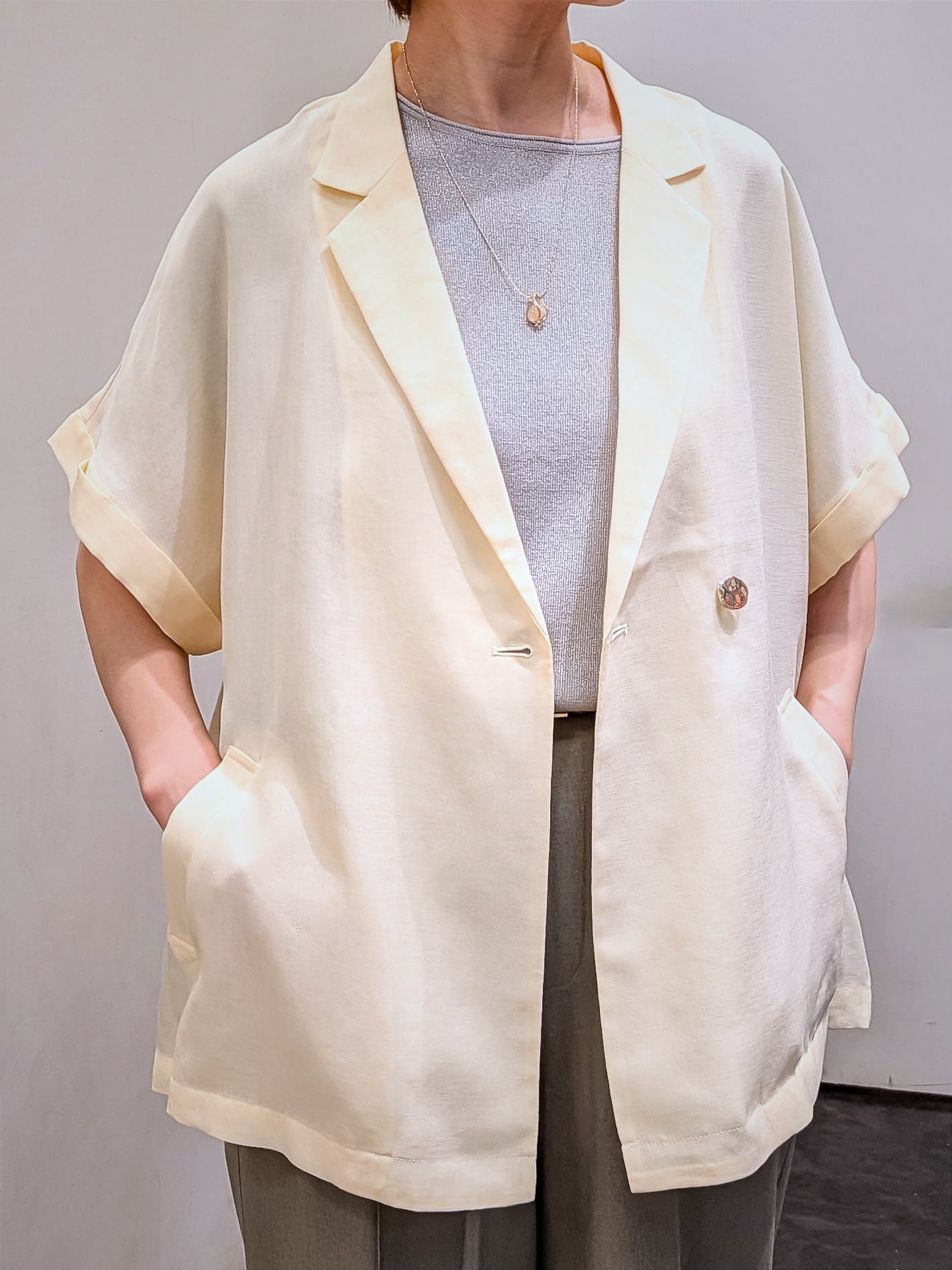 やまちゃんさんの「grove｜【洗濯機OK・ひんやり/SETUP可】シワになりにくいハーフスリーブジャケット」を使ったコーディネート