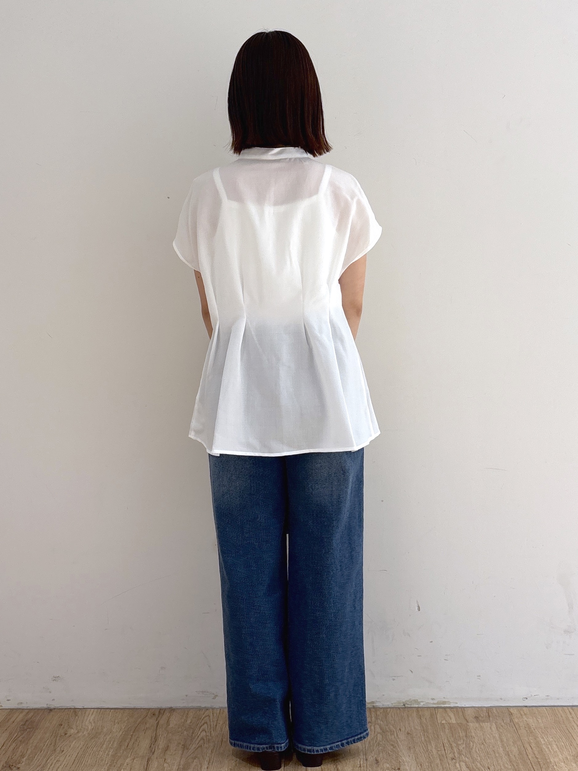 mireiさんの「OPAQUE.CLIP｜【接触冷感／吸水速乾】リネンライク タックフレンチスリーブブラウス《洗濯機OK》」を使ったコーディネート