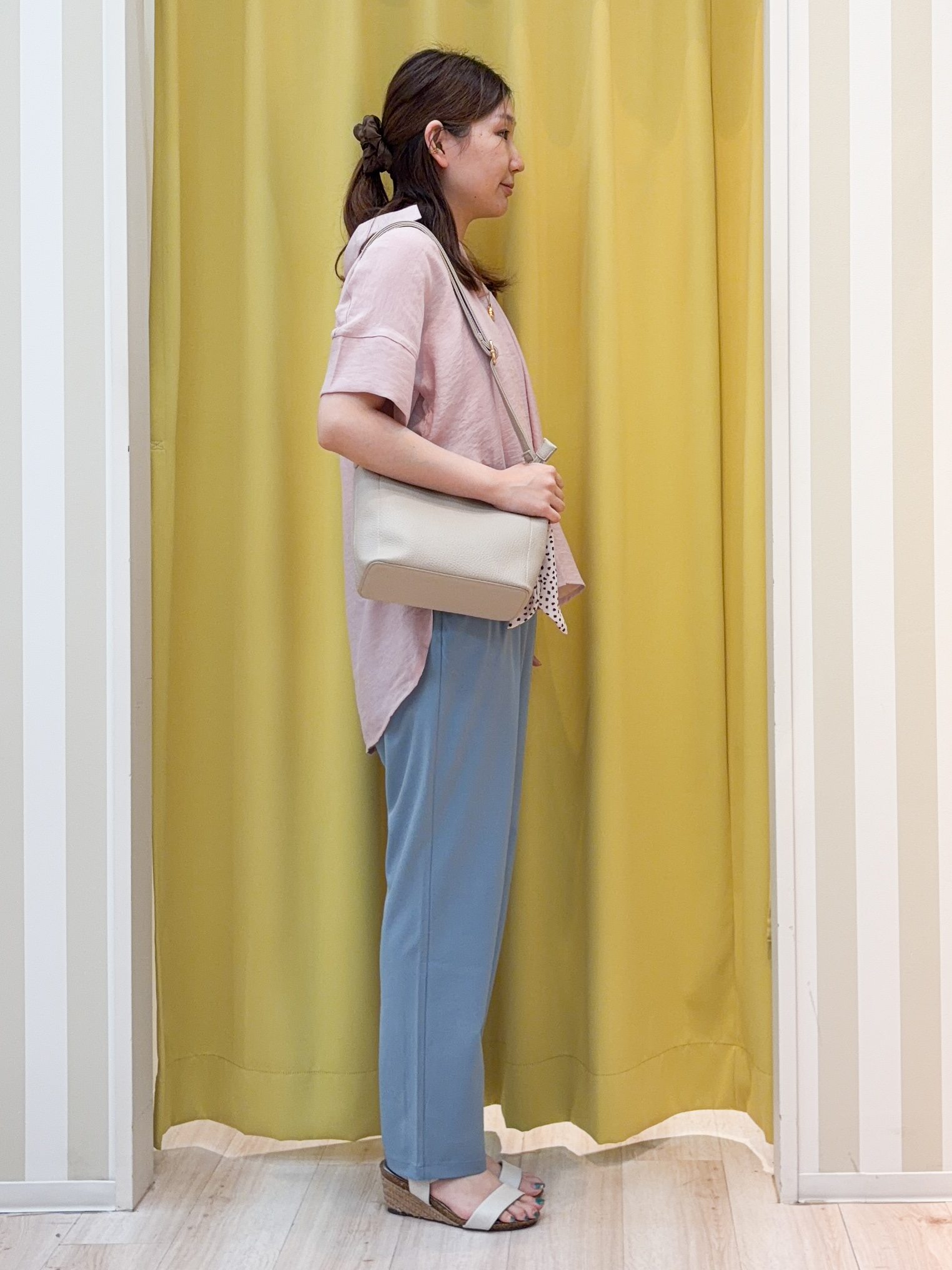 shioriさんの「SHOO･LA･RUE｜【2点セット/S-LL/洗濯機可】時短でコーデ決まる スラブスキッパーシャツ＋タンクトップ」を使ったコーディネート