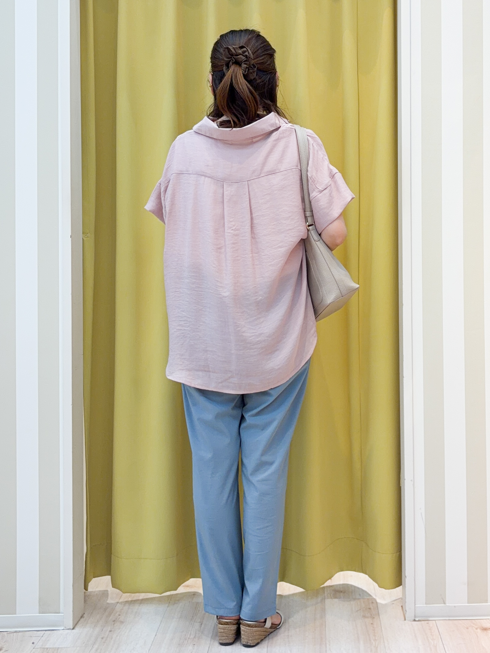 shioriさんの「SHOO･LA･RUE｜【2点セット/S-LL/洗濯機可】時短でコーデ決まる スラブスキッパーシャツ＋タンクトップ」を使ったコーディネート