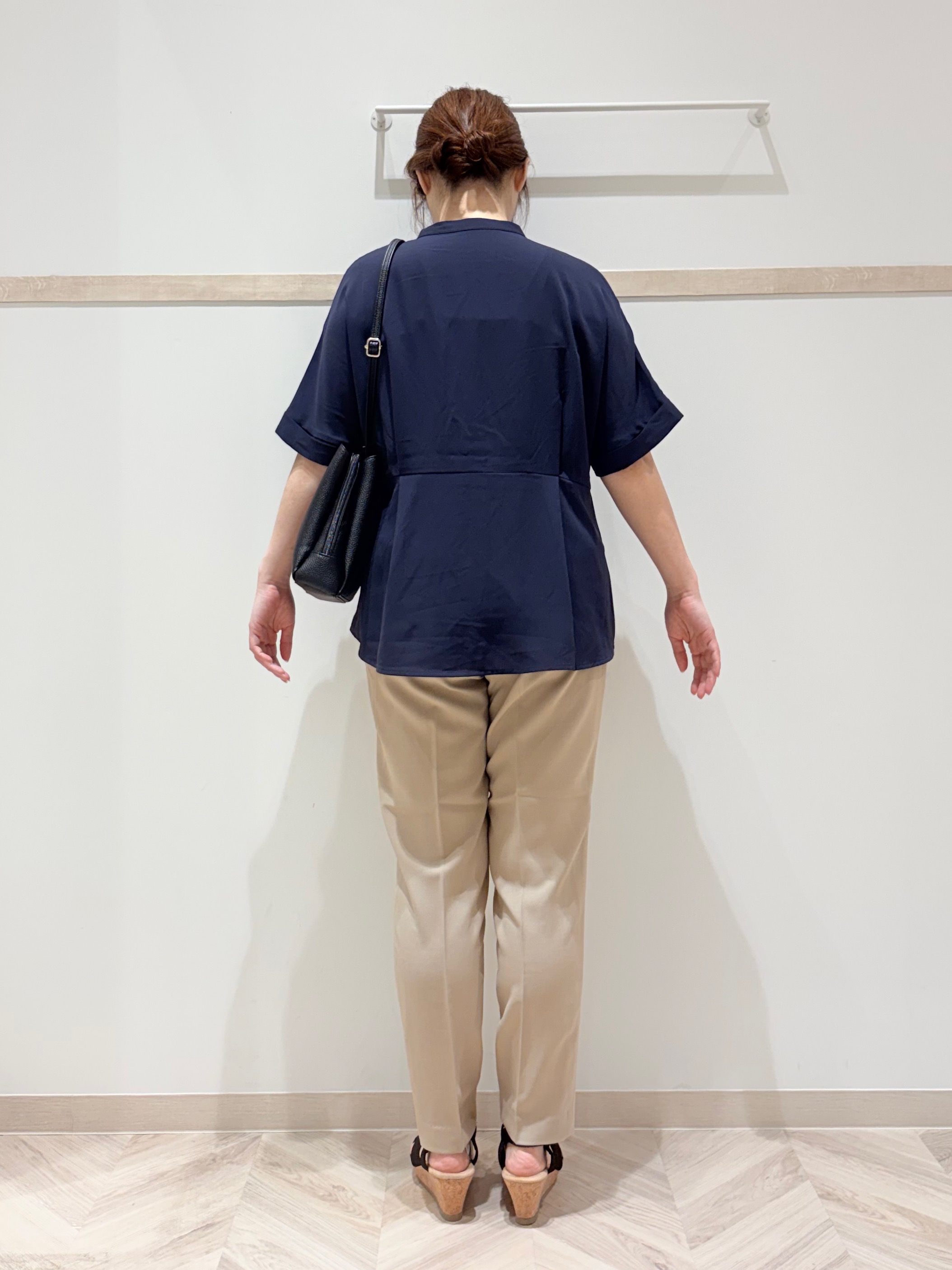 c_h_i_k_aさんの「SHOO･LA･RUE｜【ひんやり/UV/通勤】洗濯後しわになりにくい インしない ウエストタックペプラムブラウス」を使ったコーディネート