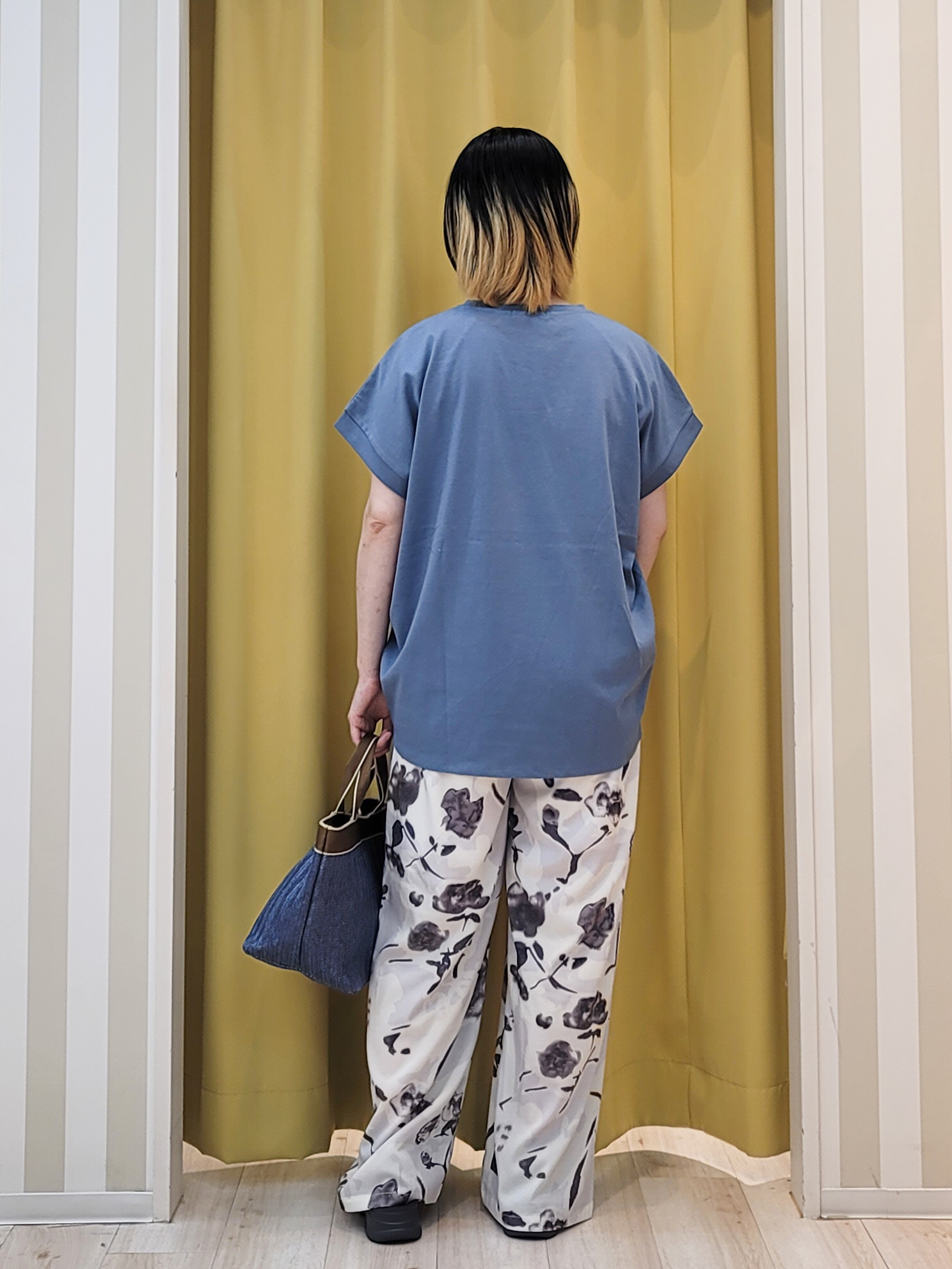ねぎさんの「SHOO･LA･RUE｜【汗じみ防止/ひんやり/S-LL】インせず着られる 刺繍ロゴTシャツ」を使ったコーディネート