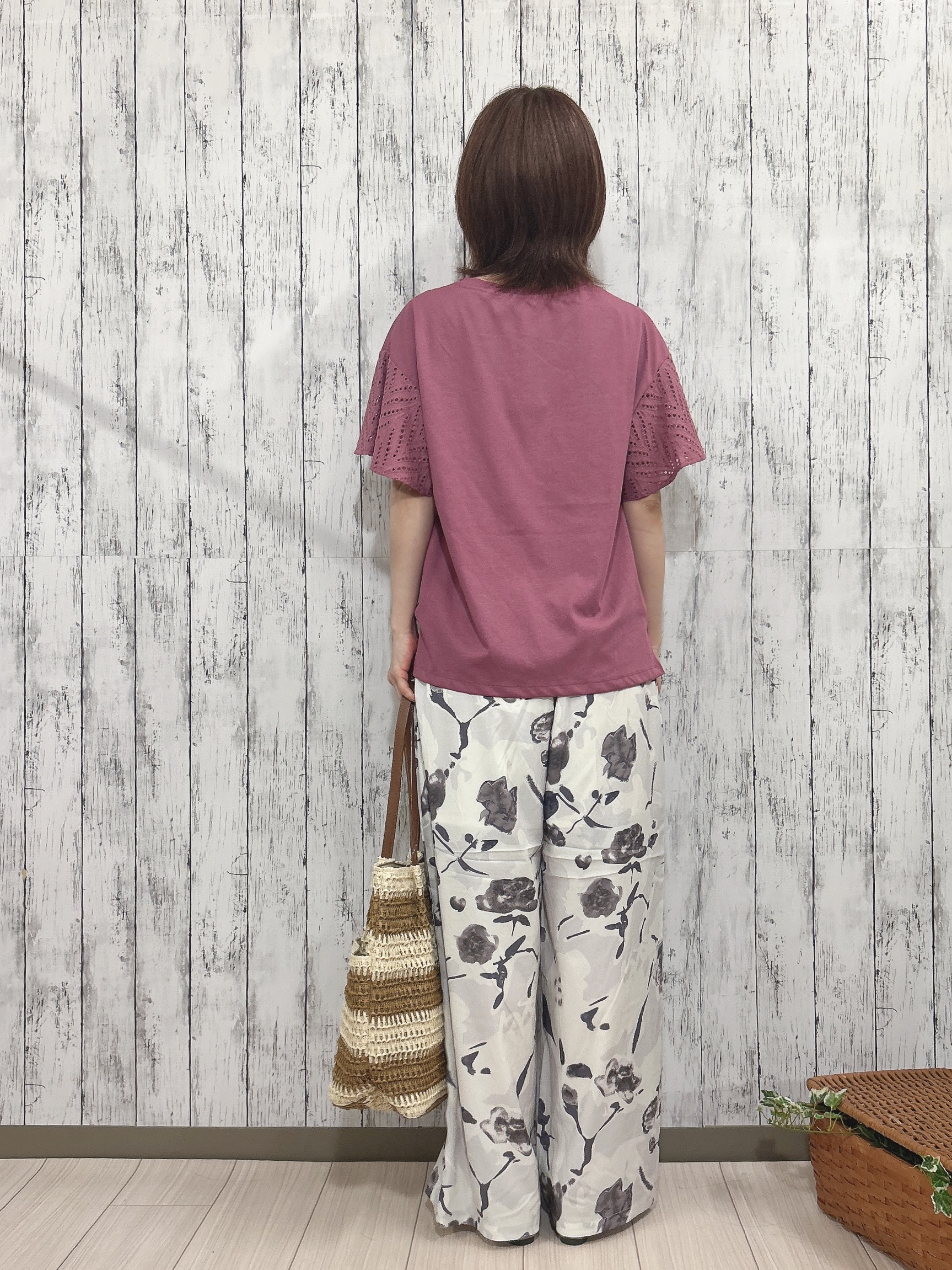 chieさんの「SHOO･LA･RUE｜【汗じみ防止/ひんやり/S-LL】レースが華やか お袖フレアTシャツ」を使ったコーディネート