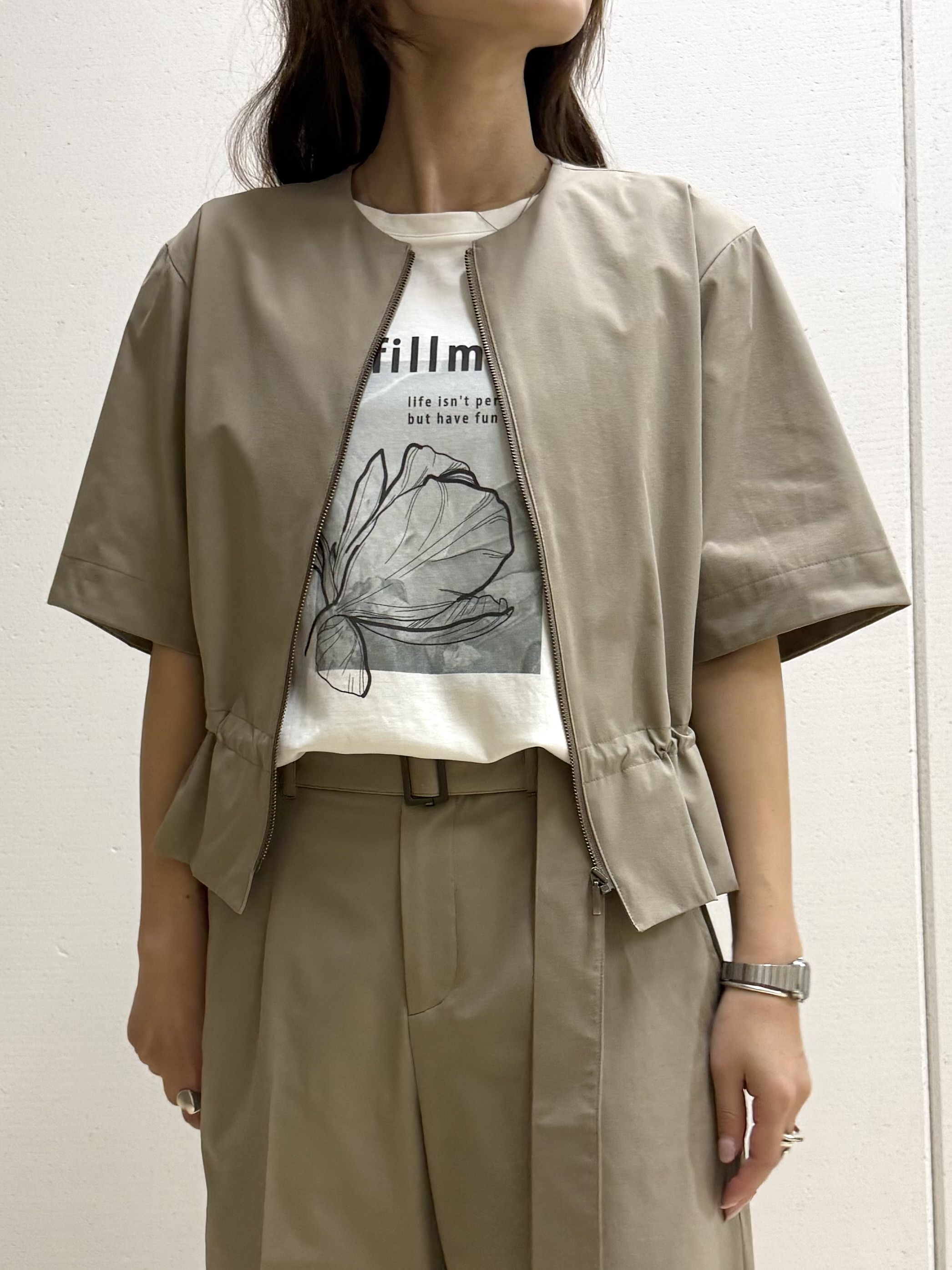 mamiさんの「INDIVI｜【UVケア／選べるグラフィック】スムースジャージTシャツ」を使ったコーディネート