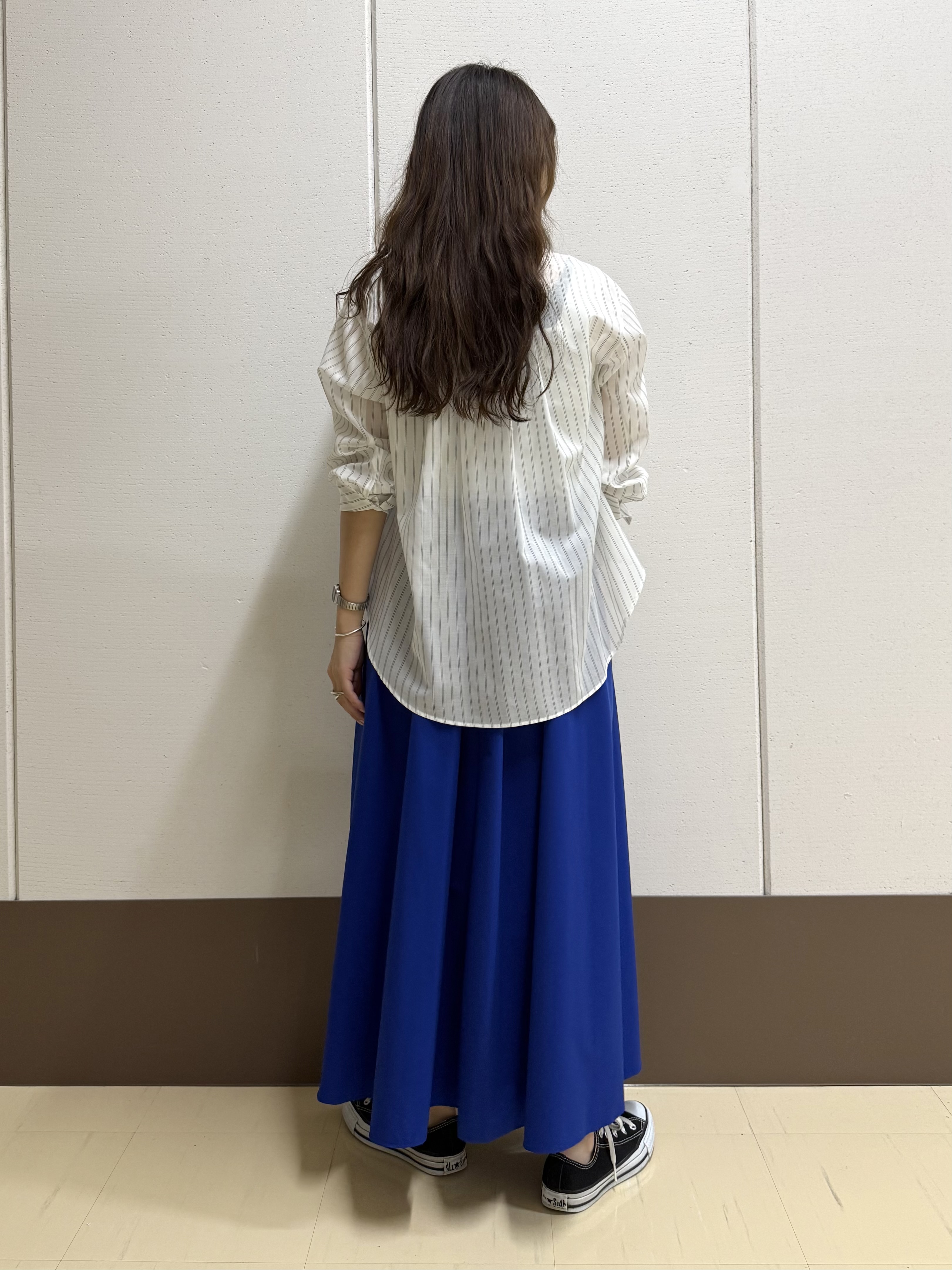 mamiさんの「INDIVI｜【洗える／軽やか】無地＆ストライプ柄 切替タックブラウス」を使ったコーディネート