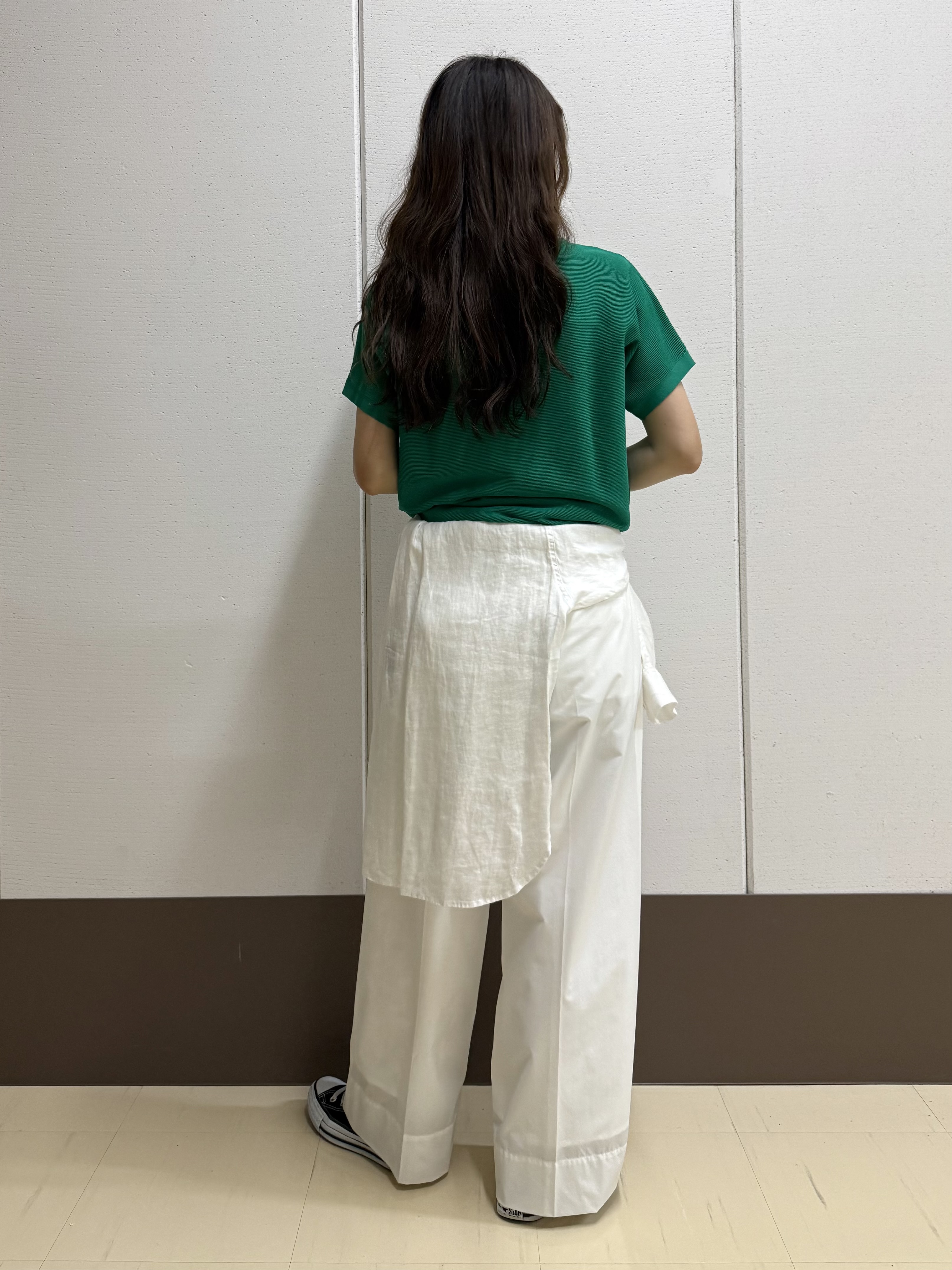 mamiさんの「INDIVI｜【洗える】ガーター編みVネックニットT」を使ったコーディネート