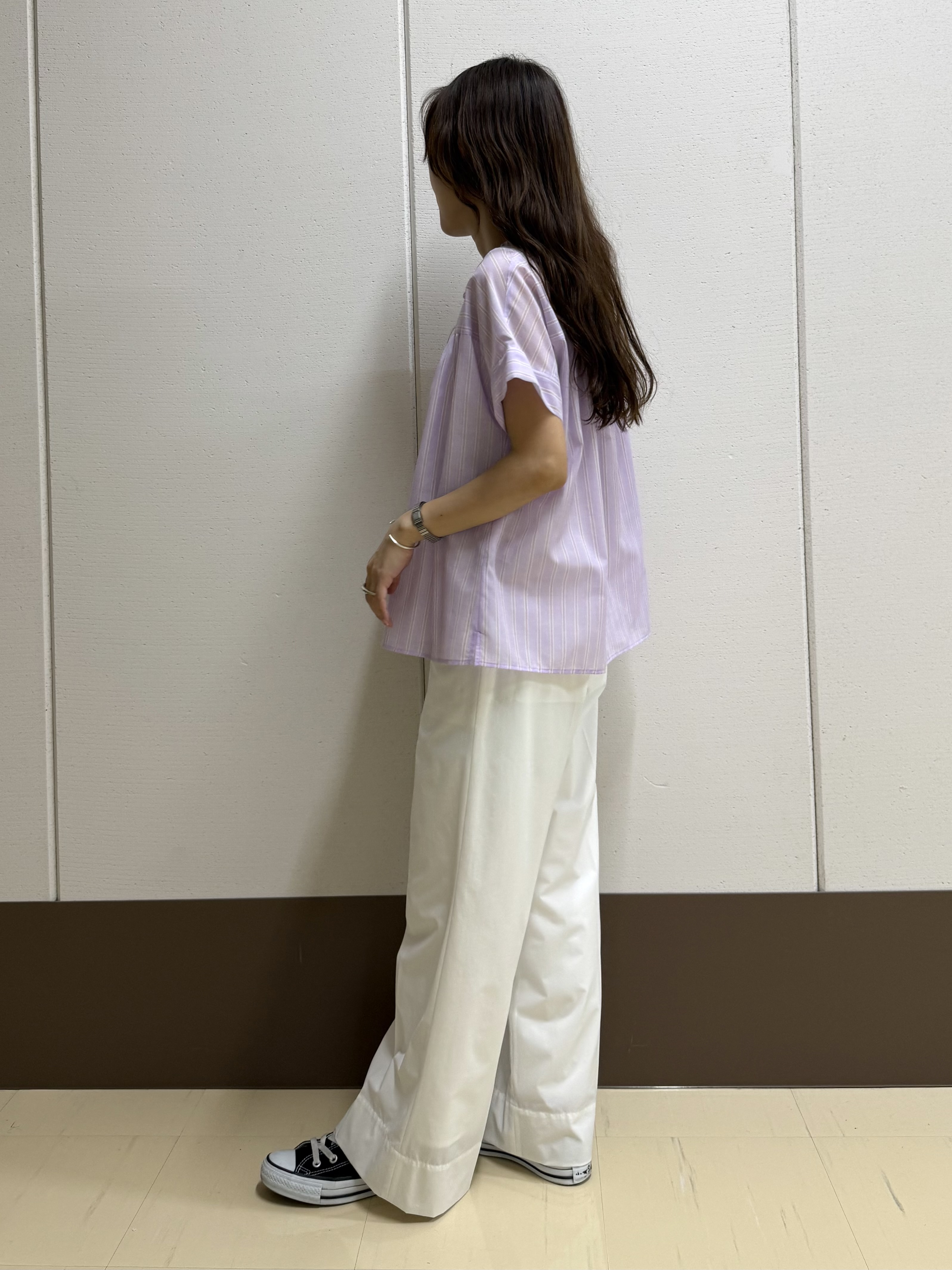 mamiさんの「INDIVI｜【洗える／軽やか】フリル衿ギャザーブラウス」を使ったコーディネート