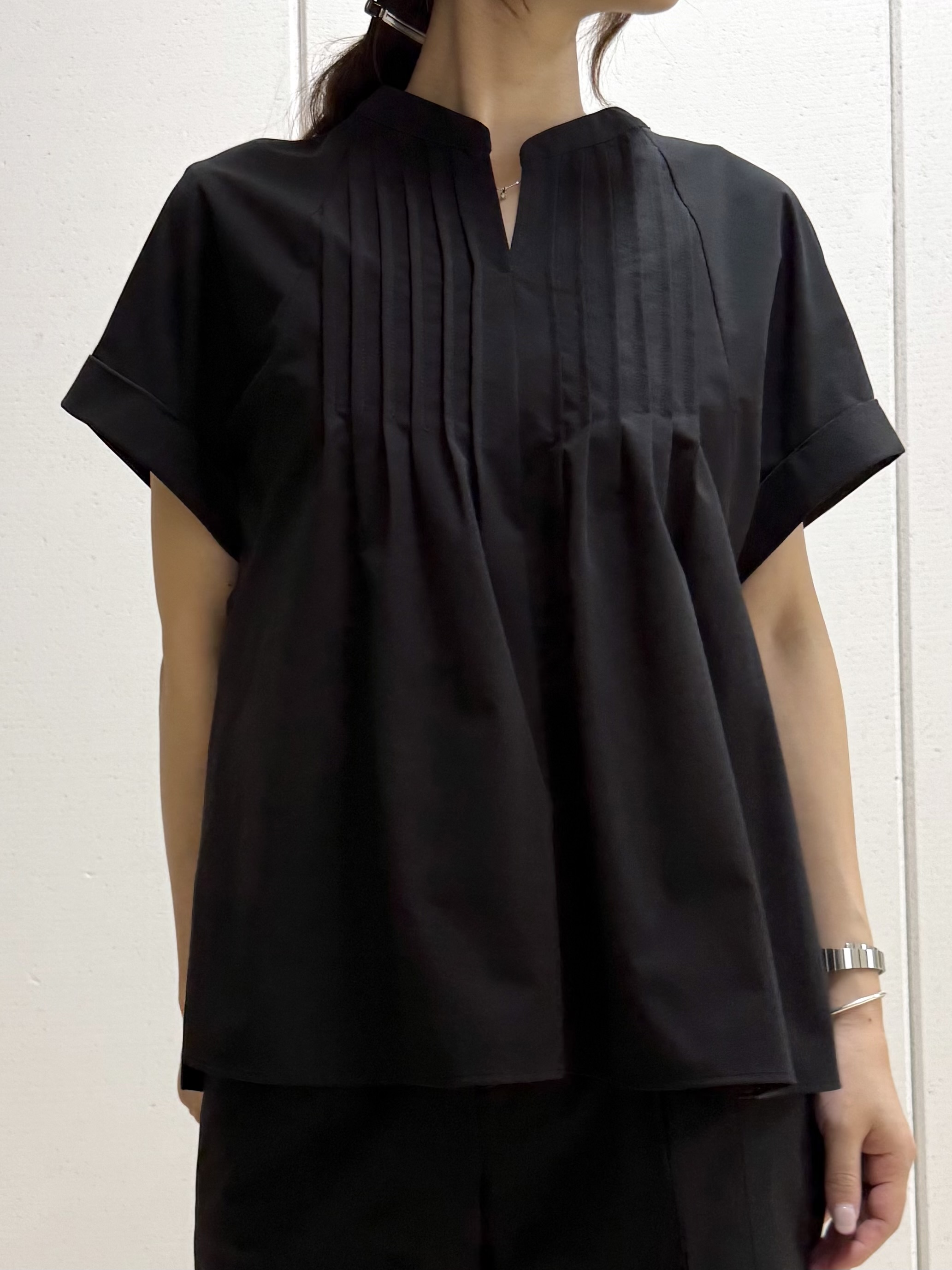 mamiさんの「INDIVI｜【撥水／UVケア／SETUP可能】軽量タックスキッパーブラウス」を使ったコーディネート