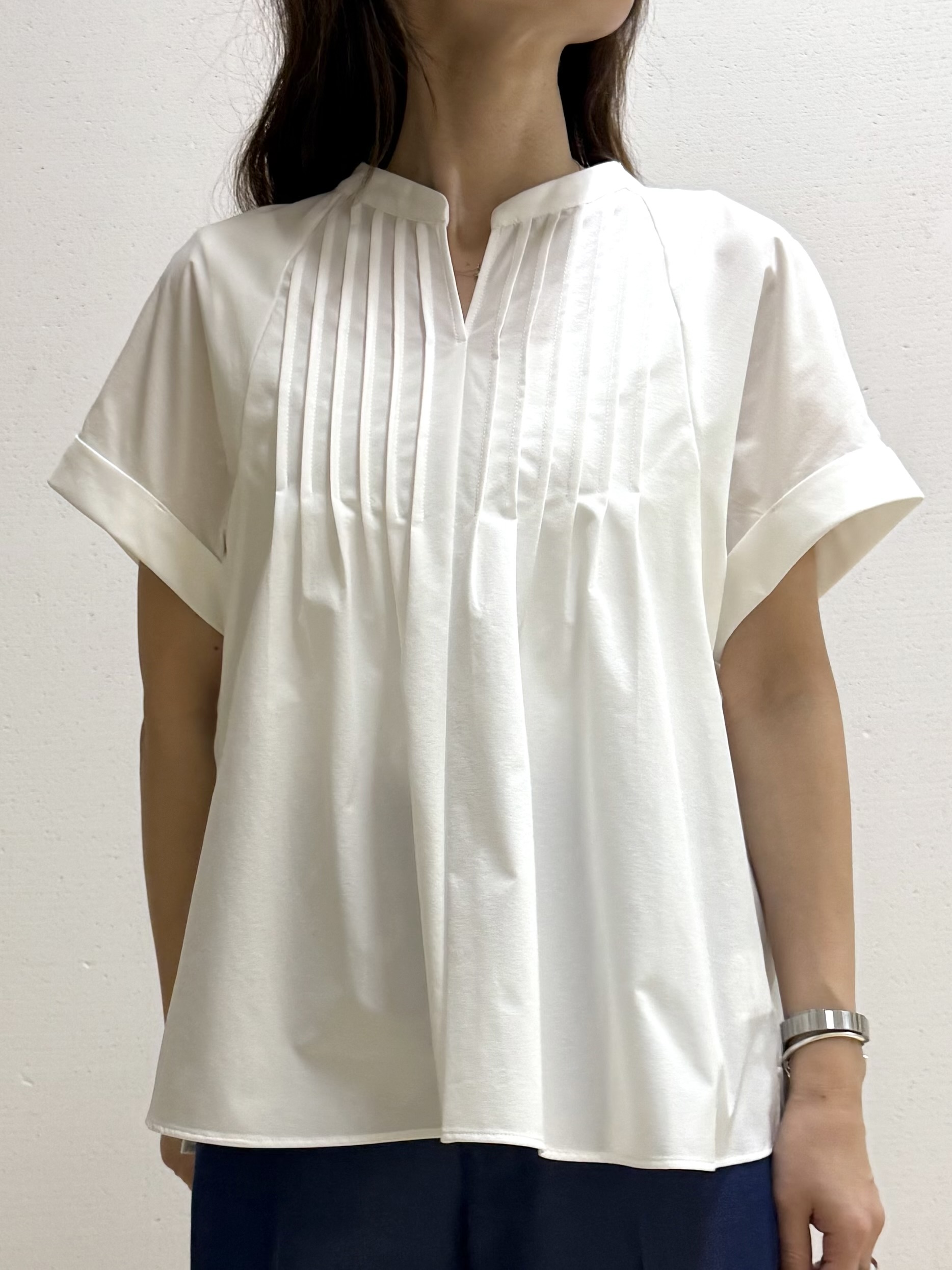 mamiさんの「INDIVI｜【撥水／UVケア／SETUP可能】軽量タックスキッパーブラウス」を使ったコーディネート