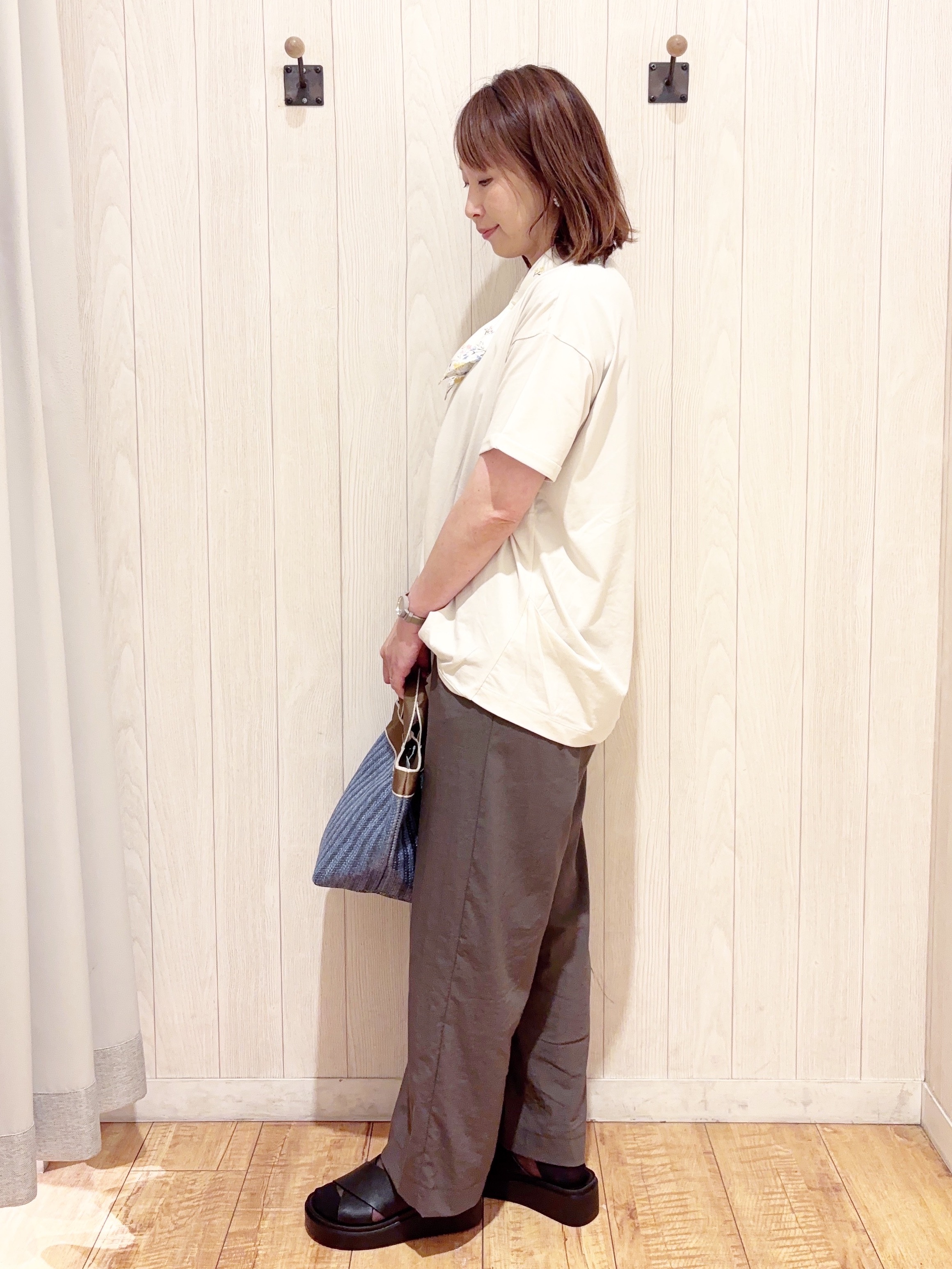 あいこさんの「SHOO･LA･RUE｜【ひんやり/S-LL】インせず決まる フロントタックデザインTシャツ」を使ったコーディネート