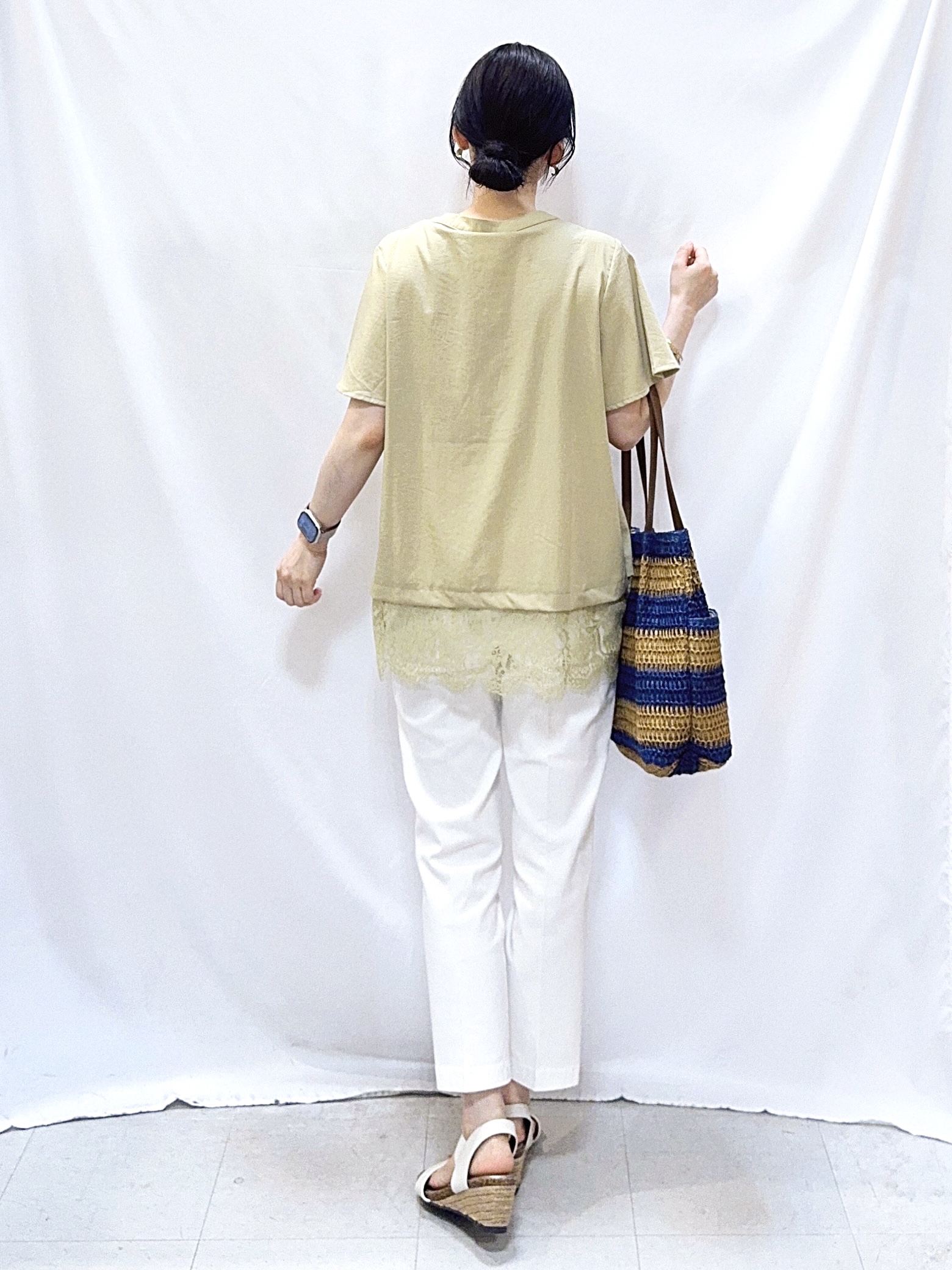 𝐇𝐢𝐫𝐨𝐦𝐢さんの「SHOO･LA･RUE｜【S-LL/洗濯機可】軽凛(かろりん)ひんやり スキッパー裾レースブラウス」を使ったコーディネート