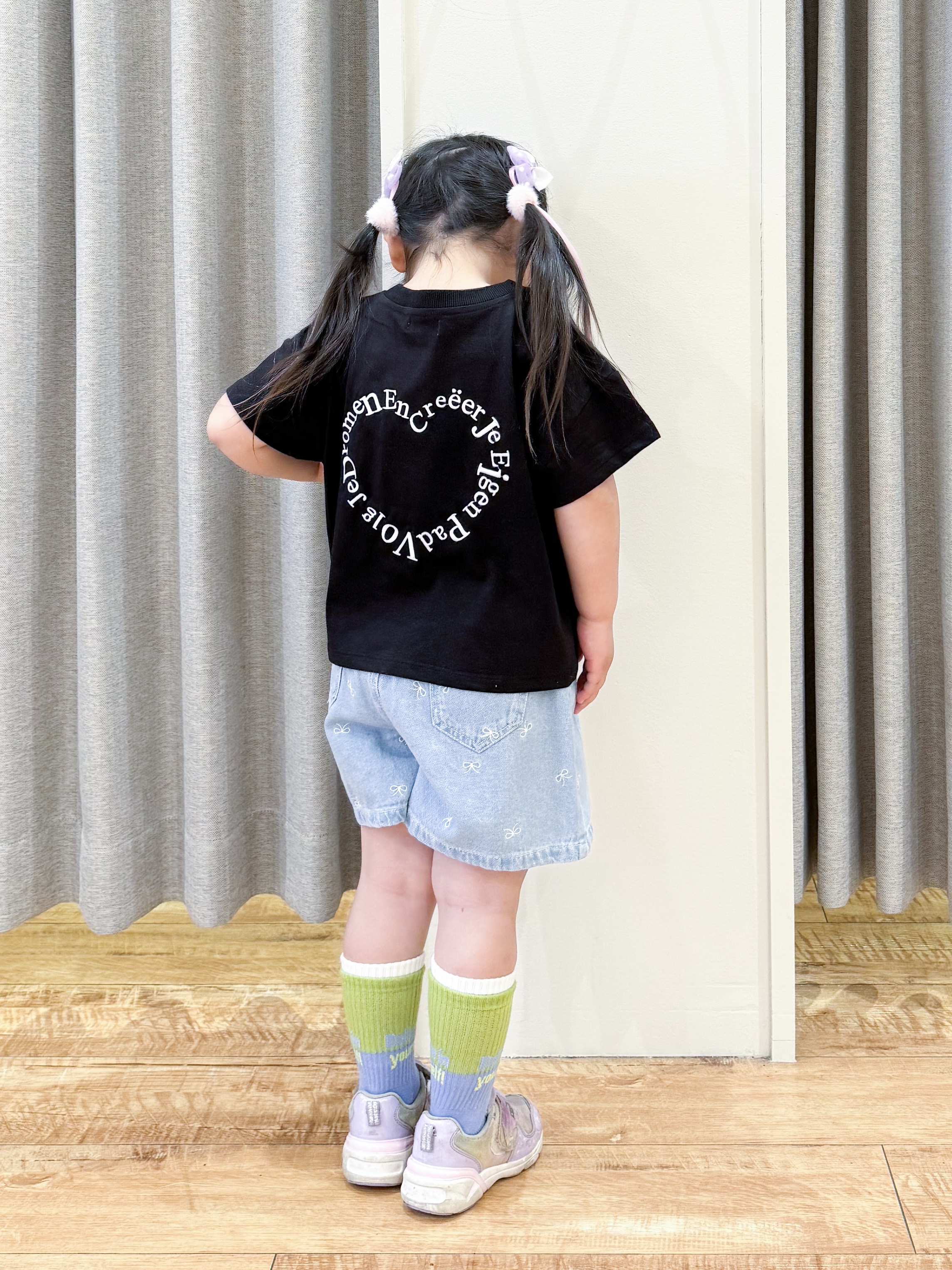 愛さんの「SHOO･LA･RUE｜【130-150cm】チャーム付きTシャツ」を使ったコーディネート