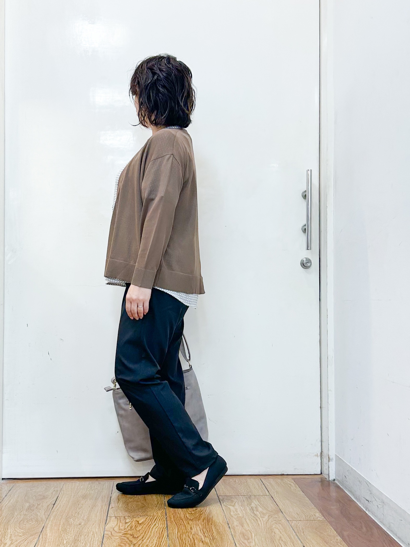 haruさんの「SHOO･LA･RUE｜【ひんやり/洗濯機可/S-LL】オンにもオフにも マルチに使えるボタンレスカーディガン」を使ったコーディネート