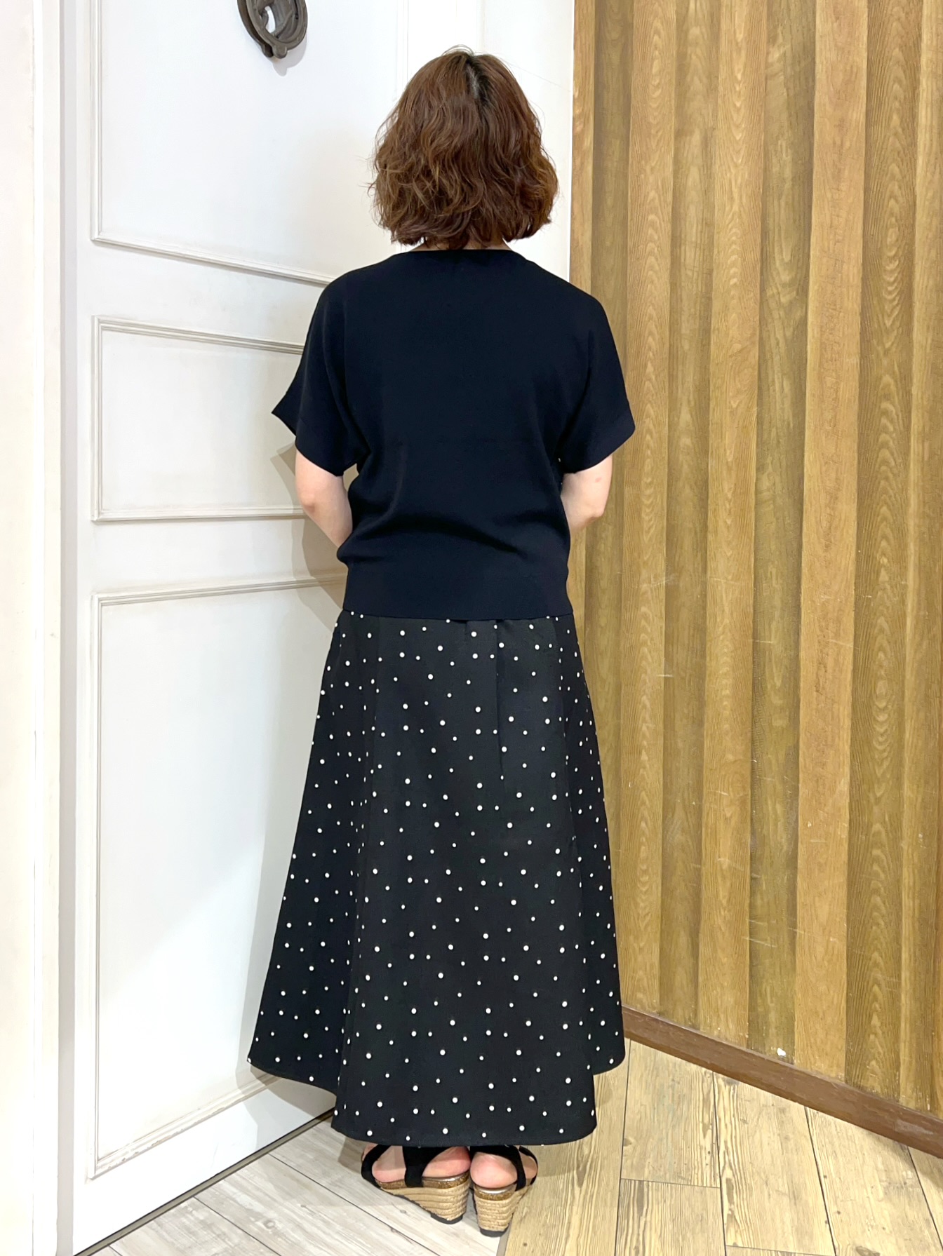yuriyuriさんの「SHOO･LA･RUE｜【毎日洗える/ひんやり/UV/S-LL】二の腕隠れる さらっとドルマン半袖ニット」を使ったコーディネート