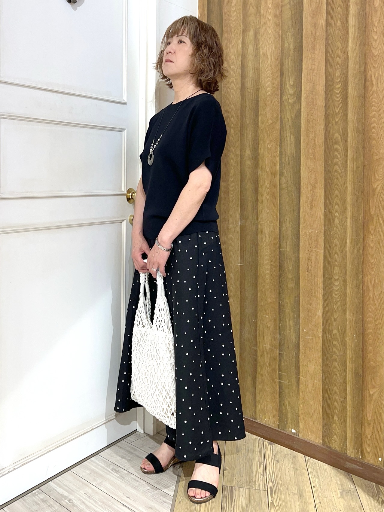 yuriyuriさんの「SHOO･LA･RUE｜【毎日洗える/ひんやり/UV/S-LL】二の腕隠れる さらっとドルマン半袖ニット」を使ったコーディネート
