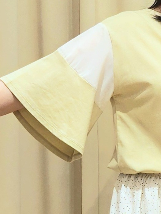 くまさんの「SHOO･LA･RUE｜【ひんやり/S-LL/体型カバー】フレアスリーブで二の腕を自然にカバー 浅VネックTシャツ」を使ったコーディネート