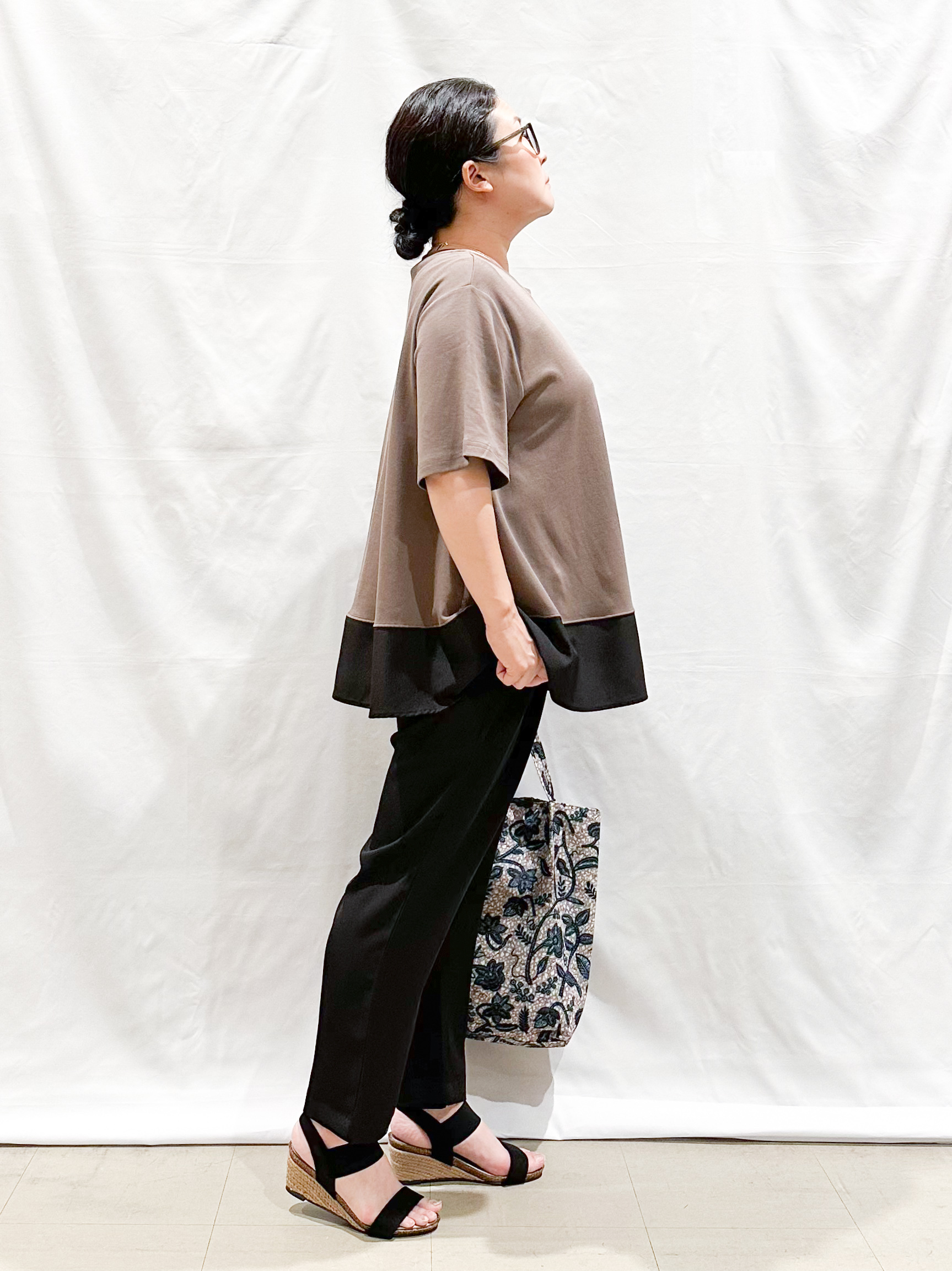 umeさんの「SHOO･LA･RUE｜【ひんやり/UV/抗菌防臭】体型カバーも叶う 裾切り替えAライントップス」を使ったコーディネート