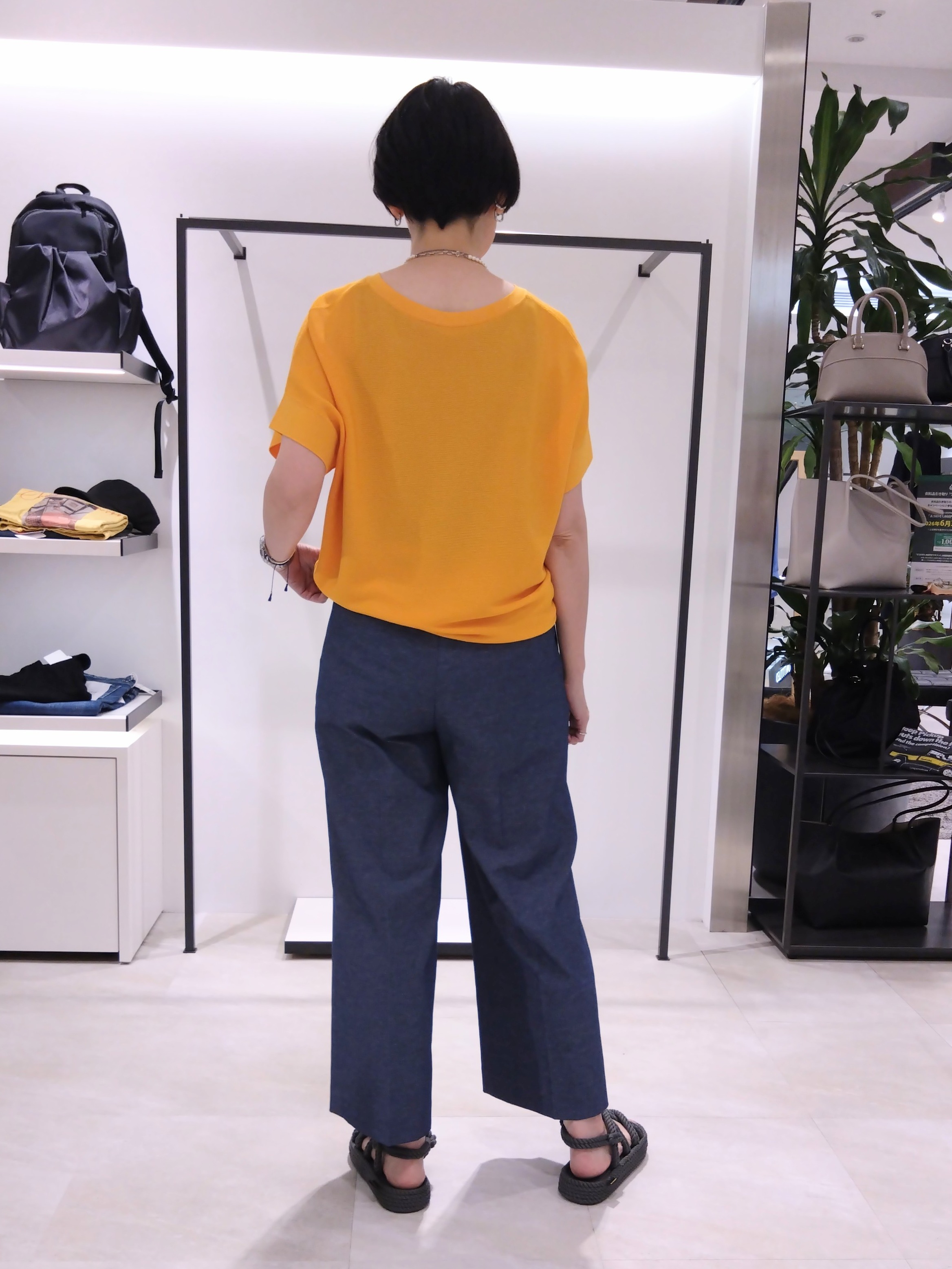 まちこさんの「UNTITLED｜【11色展開/体型カバー】前後2WAYフレンチスリーブニット」を使ったコーディネート