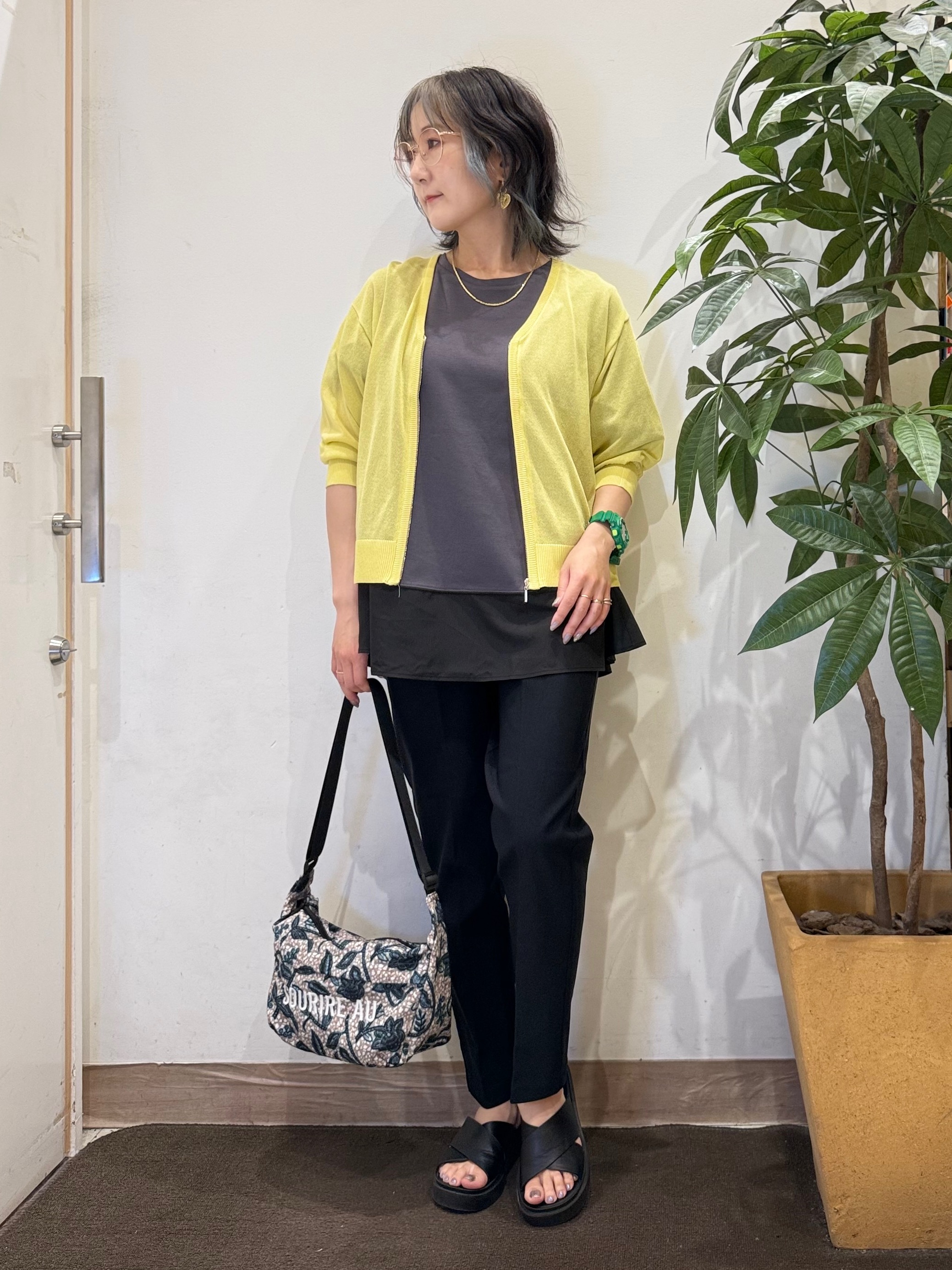 misakiさんの「SHOO･LA･RUE｜【ひんやり/洗濯機可/S-LL】程よいVネックですっきり魅せる ジップアップ 7分袖シアーカーディガ」を使ったコーディネート