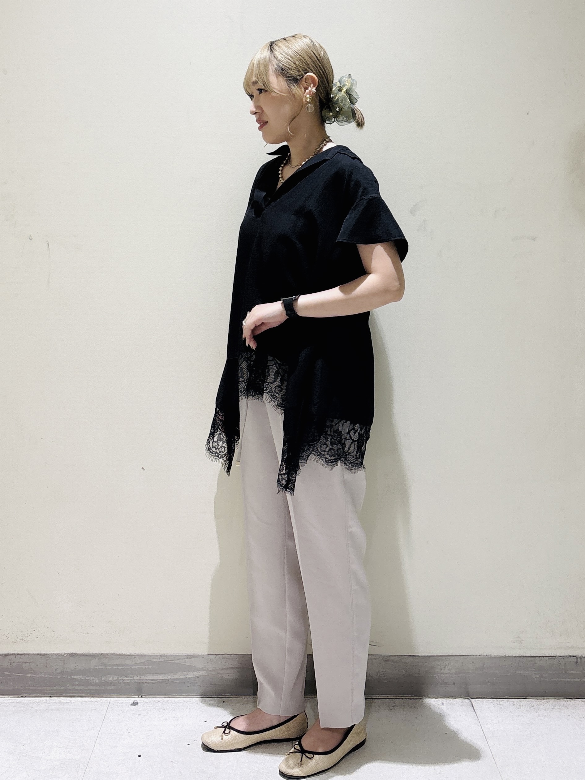 みきちぃさんの「OPAQUE.CLIP｜裾レース スキッパーブラウス【洗濯機OK】」を使ったコーディネート