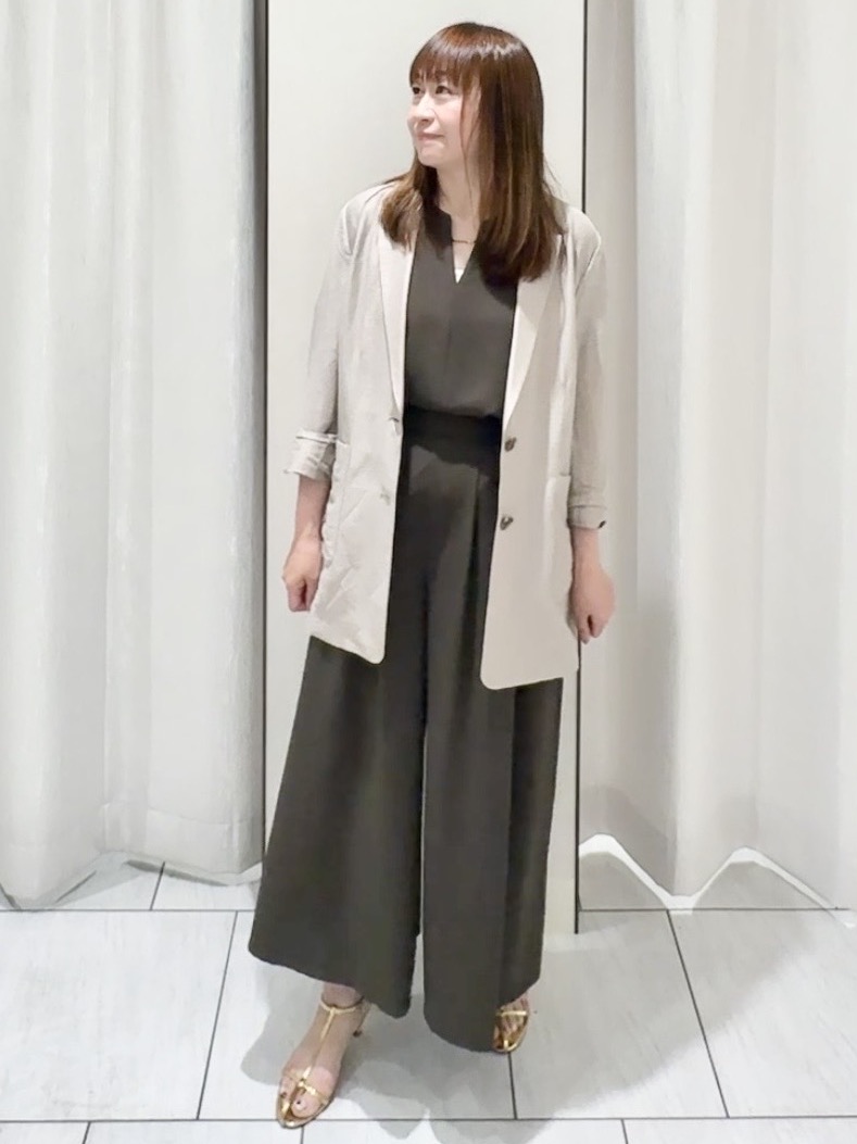 ʏᴜᴋɪᴋᴏさんの「UNTITLED｜【UV/接触冷感/セットアップ可】リラクシーキーVネックブラウス」を使ったコーディネート