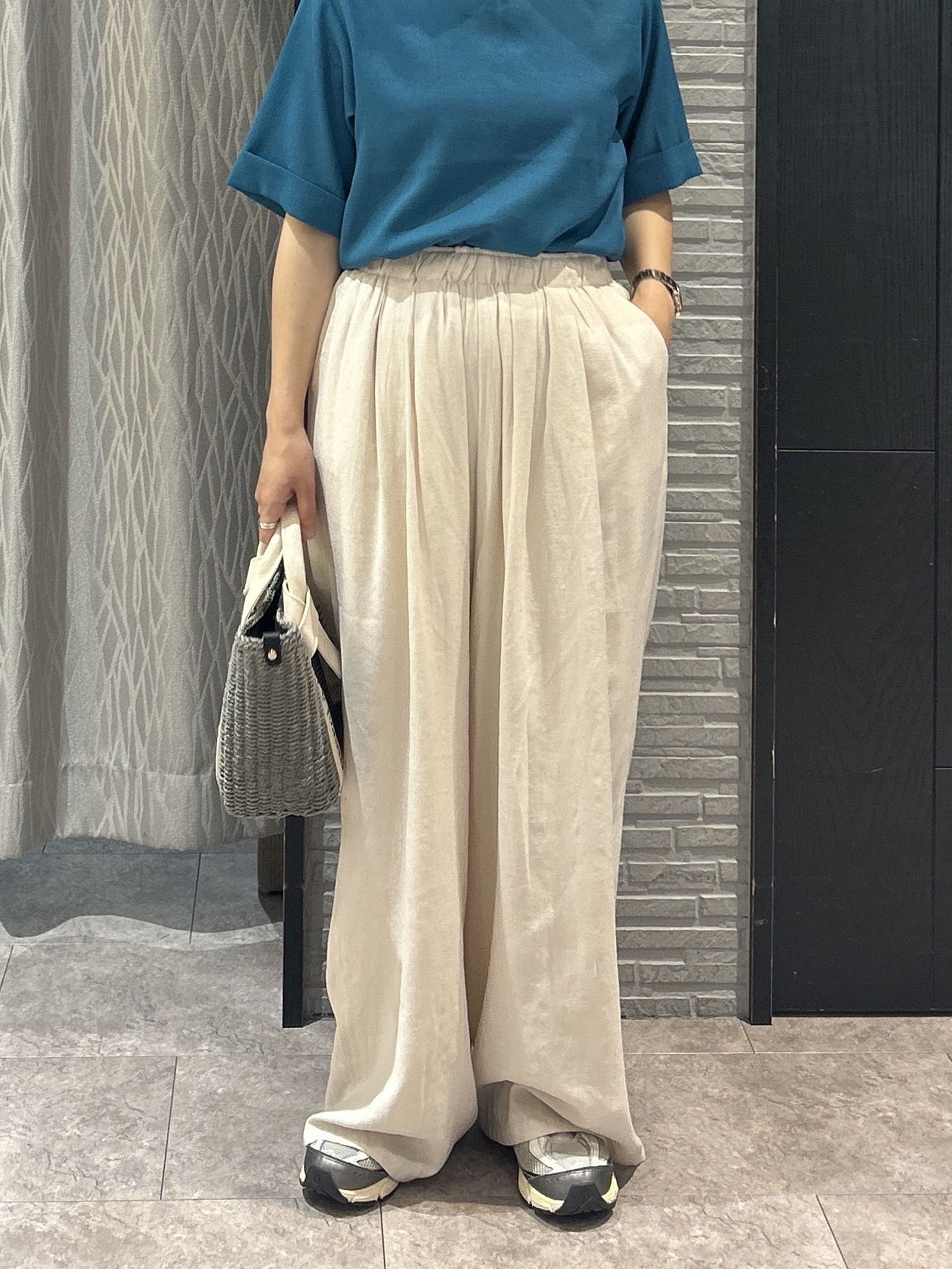 ga_riさんの「THE SHOP TK｜【M-XL/二の腕カバー】さらり麻調メッシュ5分袖ブラウス」を使ったコーディネート