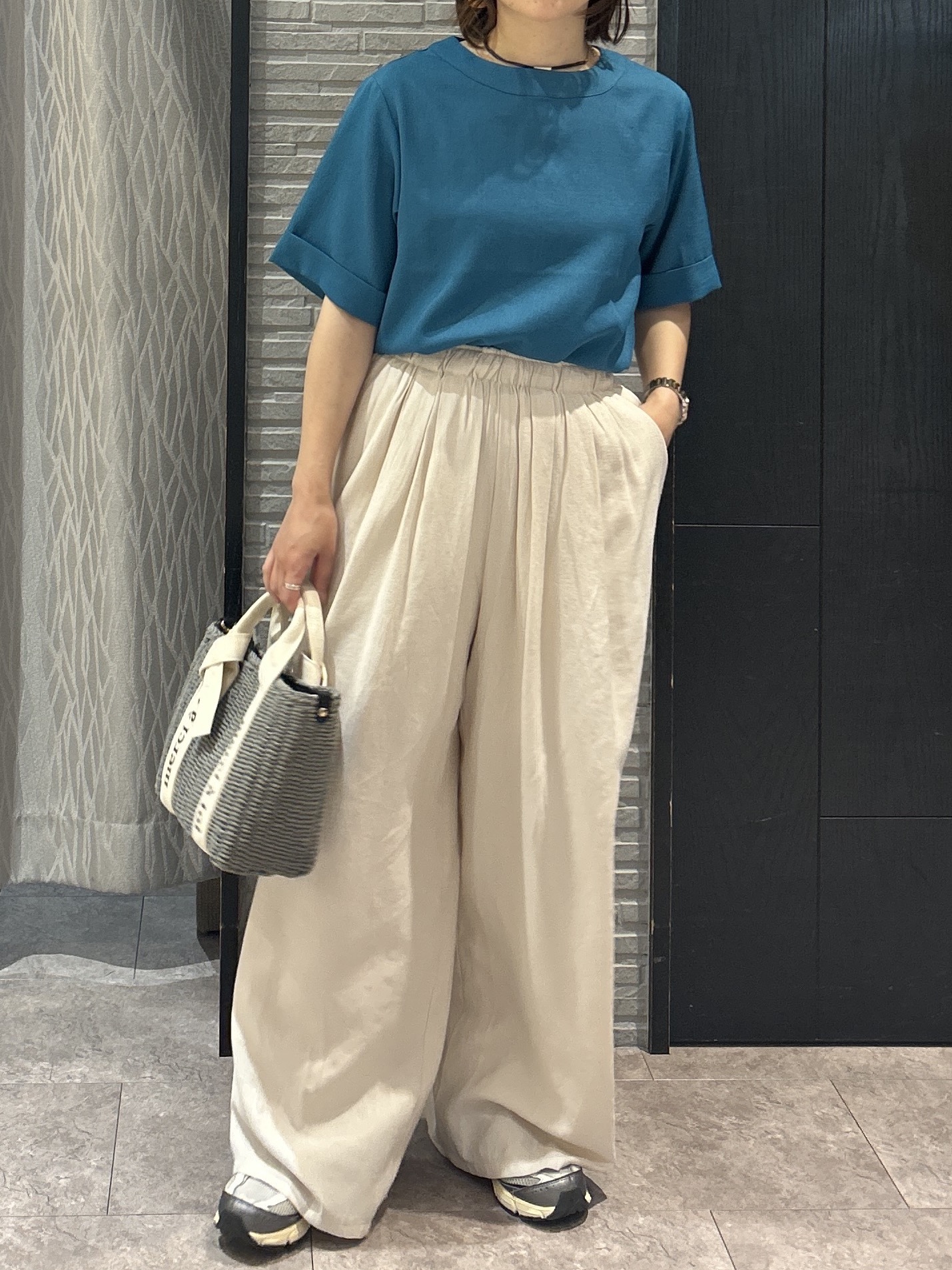 ga_riさんの「THE SHOP TK｜【M-XL/二の腕カバー】さらり麻調メッシュ5分袖ブラウス」を使ったコーディネート