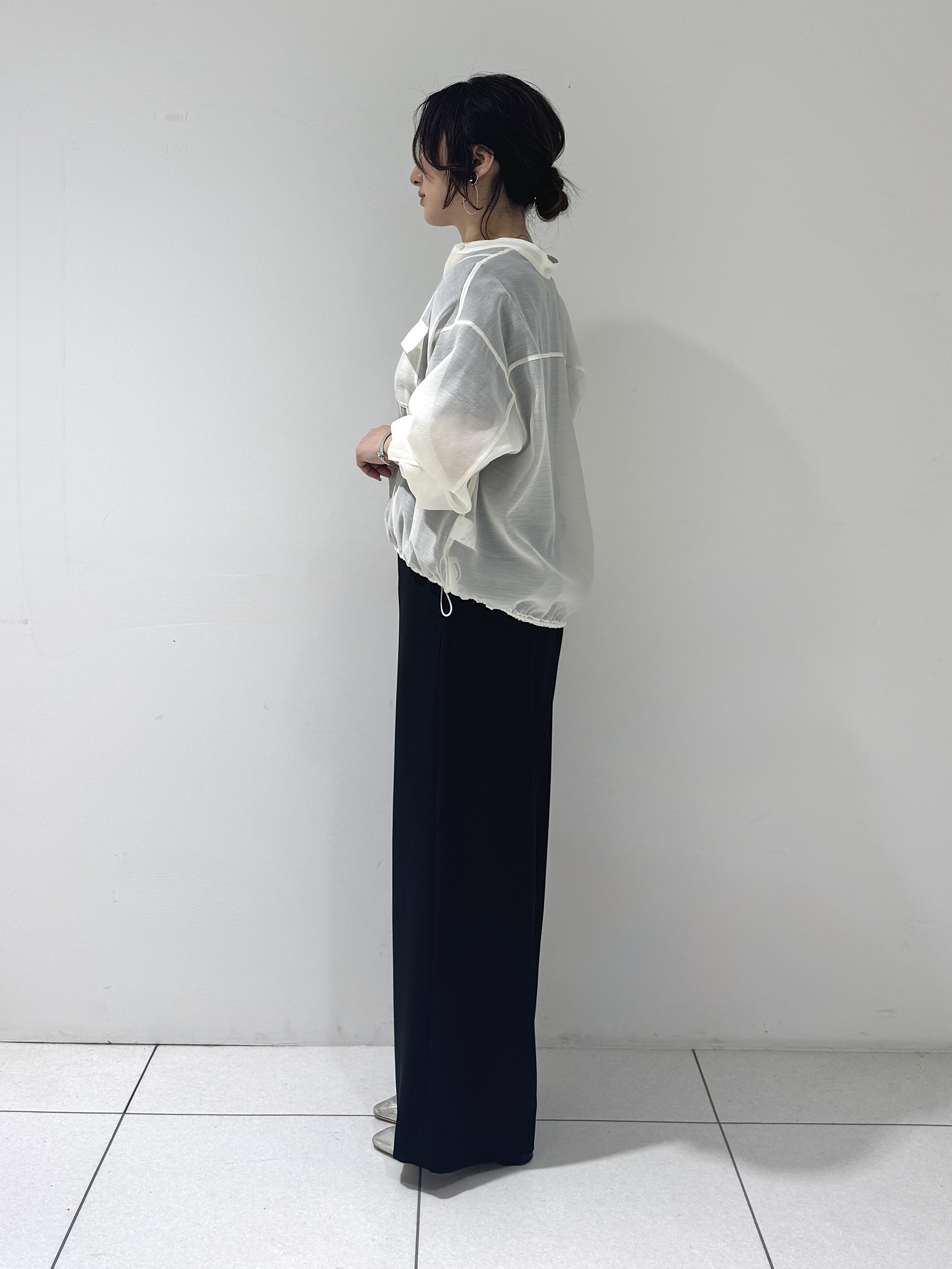 そんさんの「INDIVI｜【トレンド／2WAY】裾ドロスト付きシアーブラウスブルゾン」を使ったコーディネート