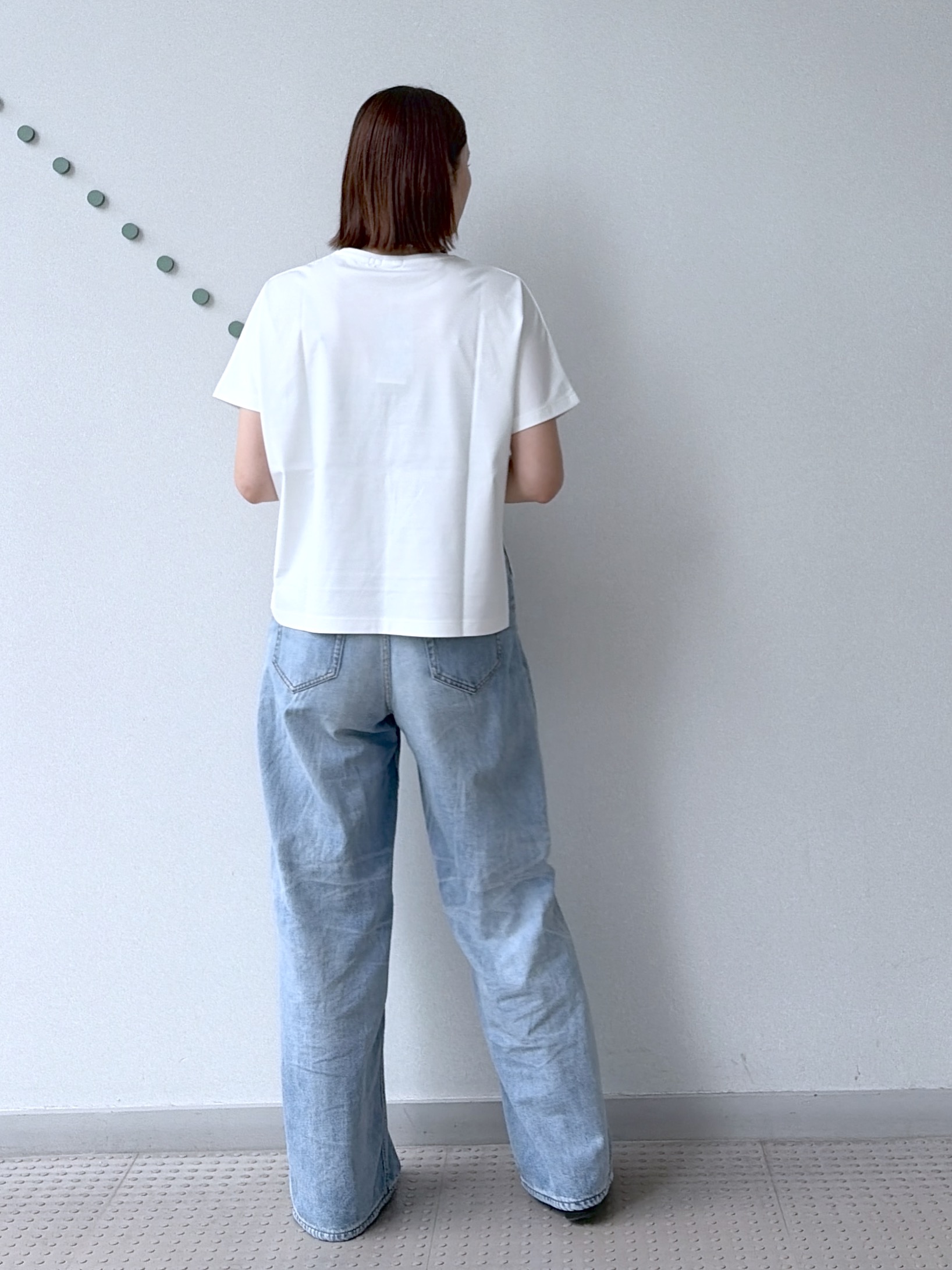 yoshikadoさんの「DRESSTERIOR｜【接触冷感／抗菌防臭／消臭】アイスクリアコットンドルマンTシャツ」を使ったコーディネート