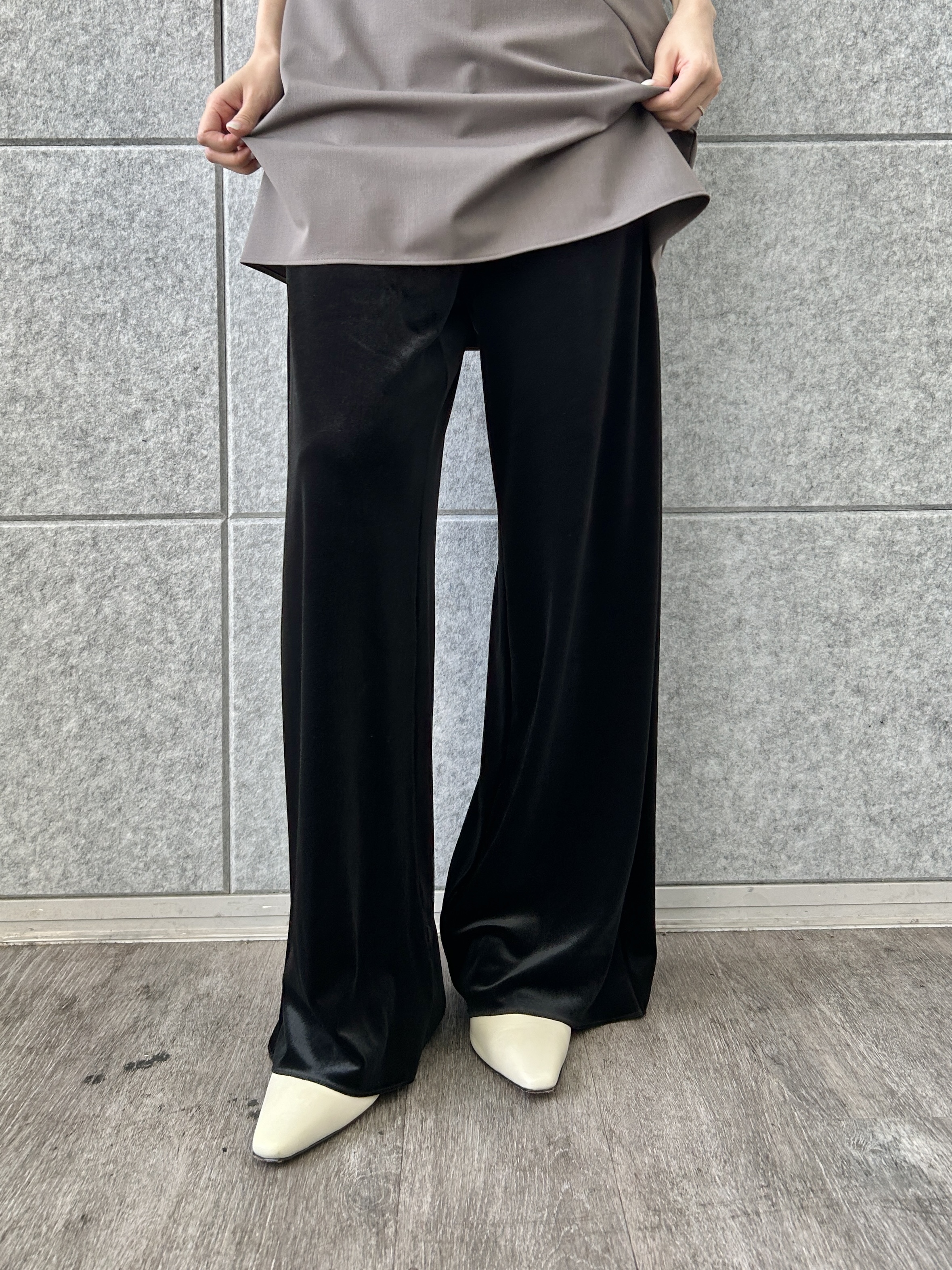 harunaさんの「CODE A｜velour easy pants」を使ったコーディネート