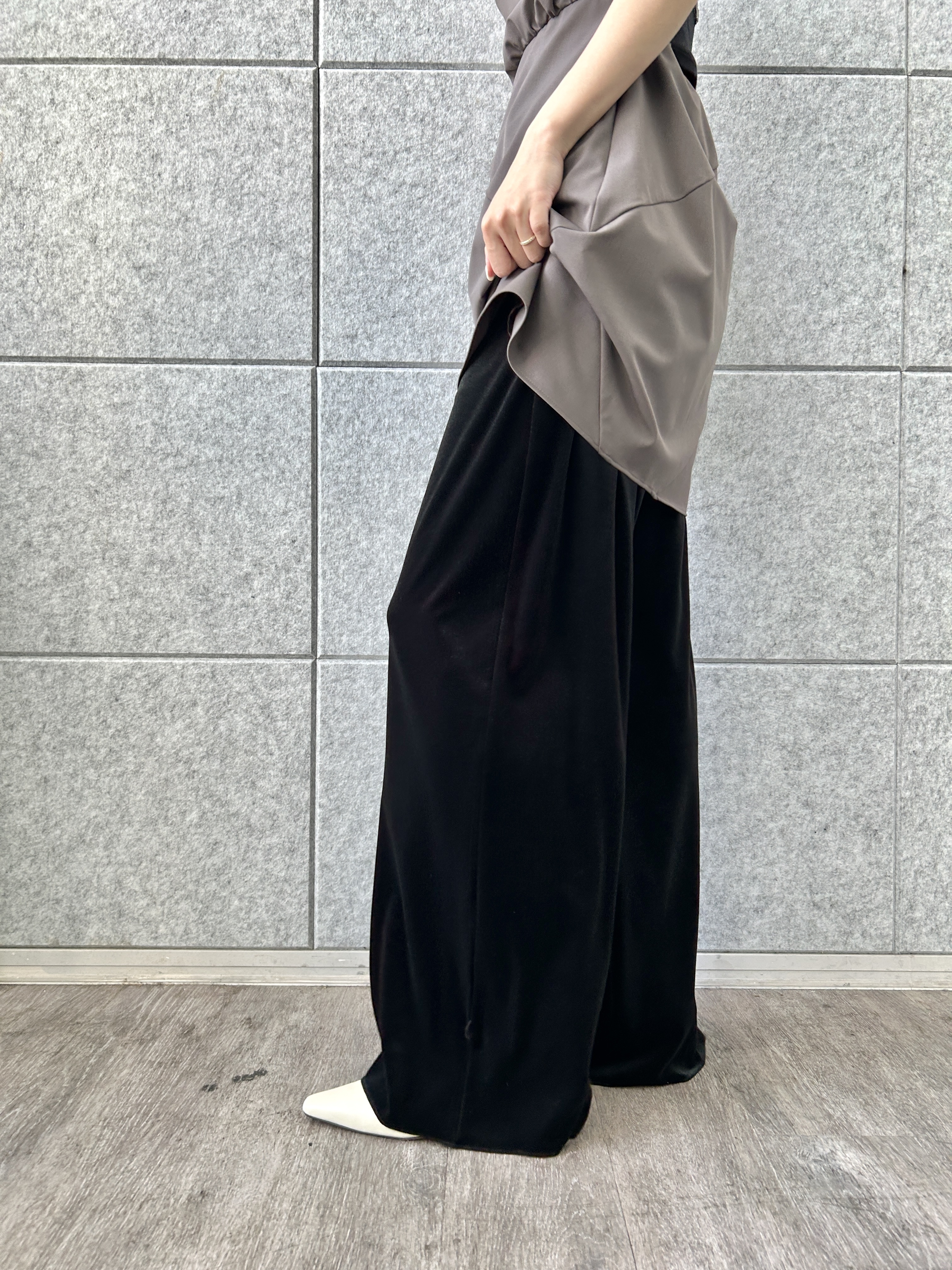 harunaさんの「CODE A｜velour easy pants」を使ったコーディネート