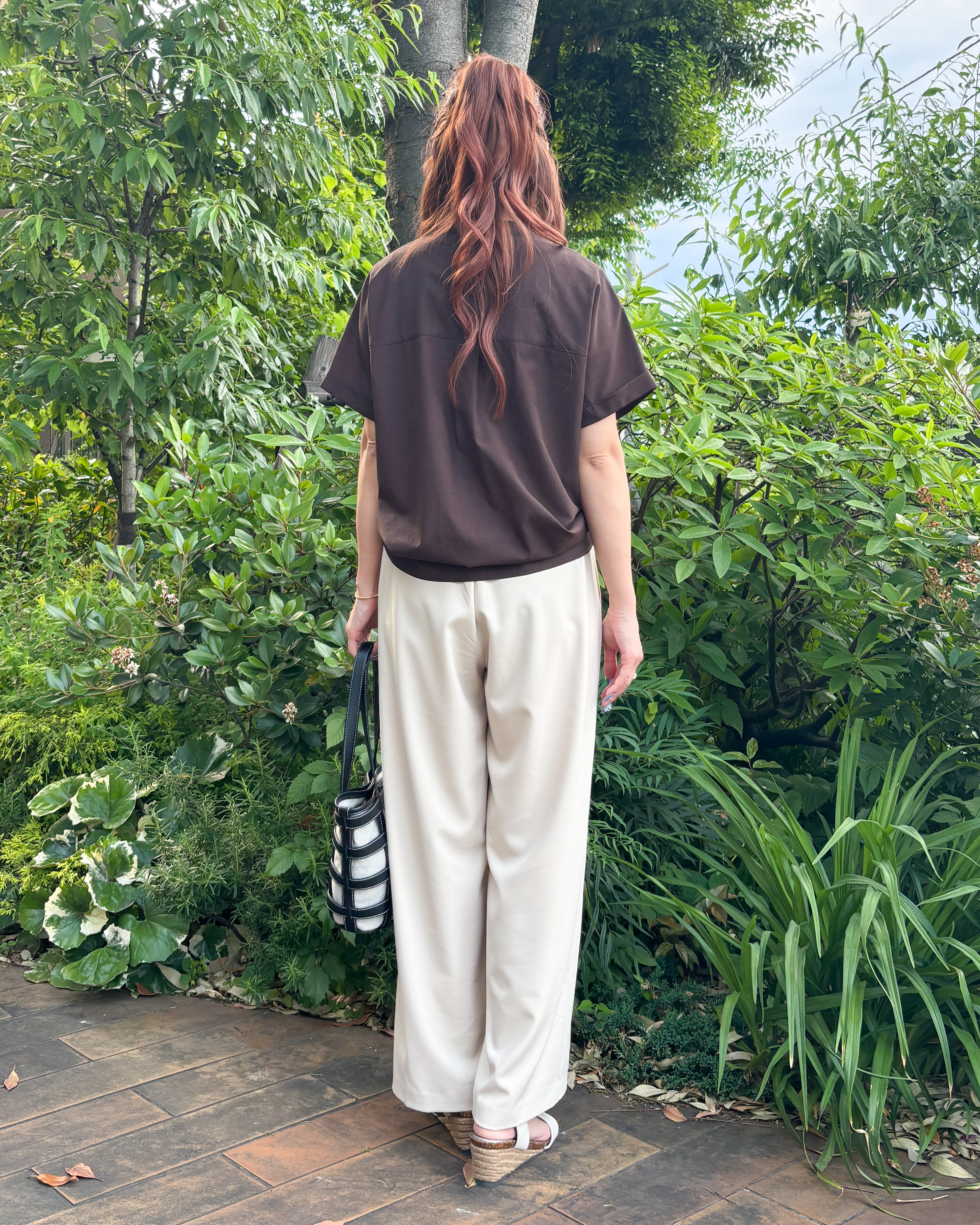 ゆゆさんの「SHOO･LA･RUE｜【さらり快適/洗濯機可/S-LL】風が通り抜ける 半袖バンドカラーシアーシャツ」を使ったコーディネート