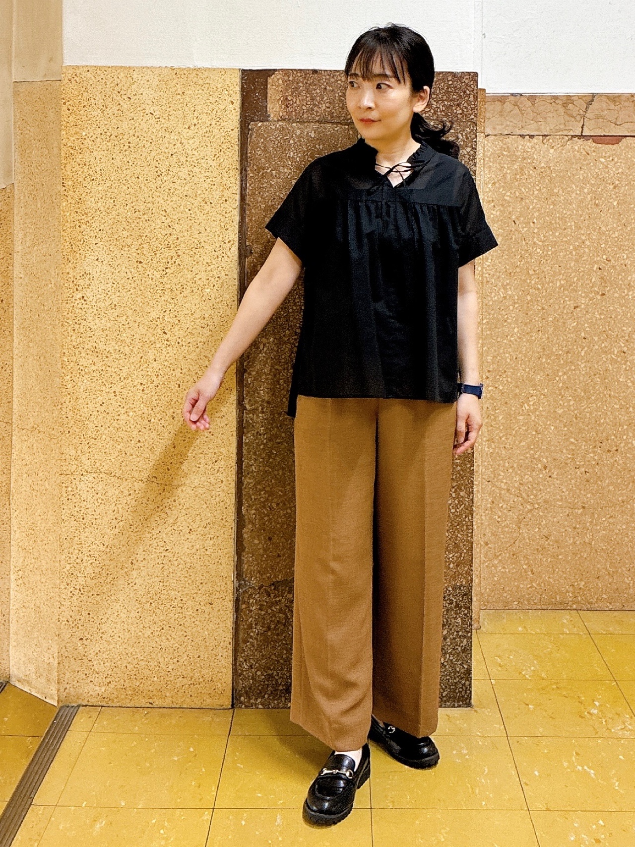 hattoriさんの「INDIVI｜【洗える／軽やか】フリル衿ギャザーブラウス」を使ったコーディネート