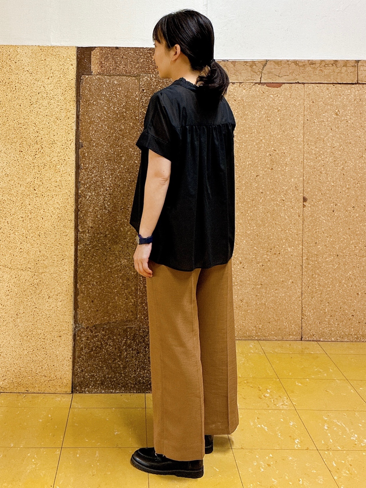 hattoriさんの「INDIVI｜【洗える／軽やか】フリル衿ギャザーブラウス」を使ったコーディネート